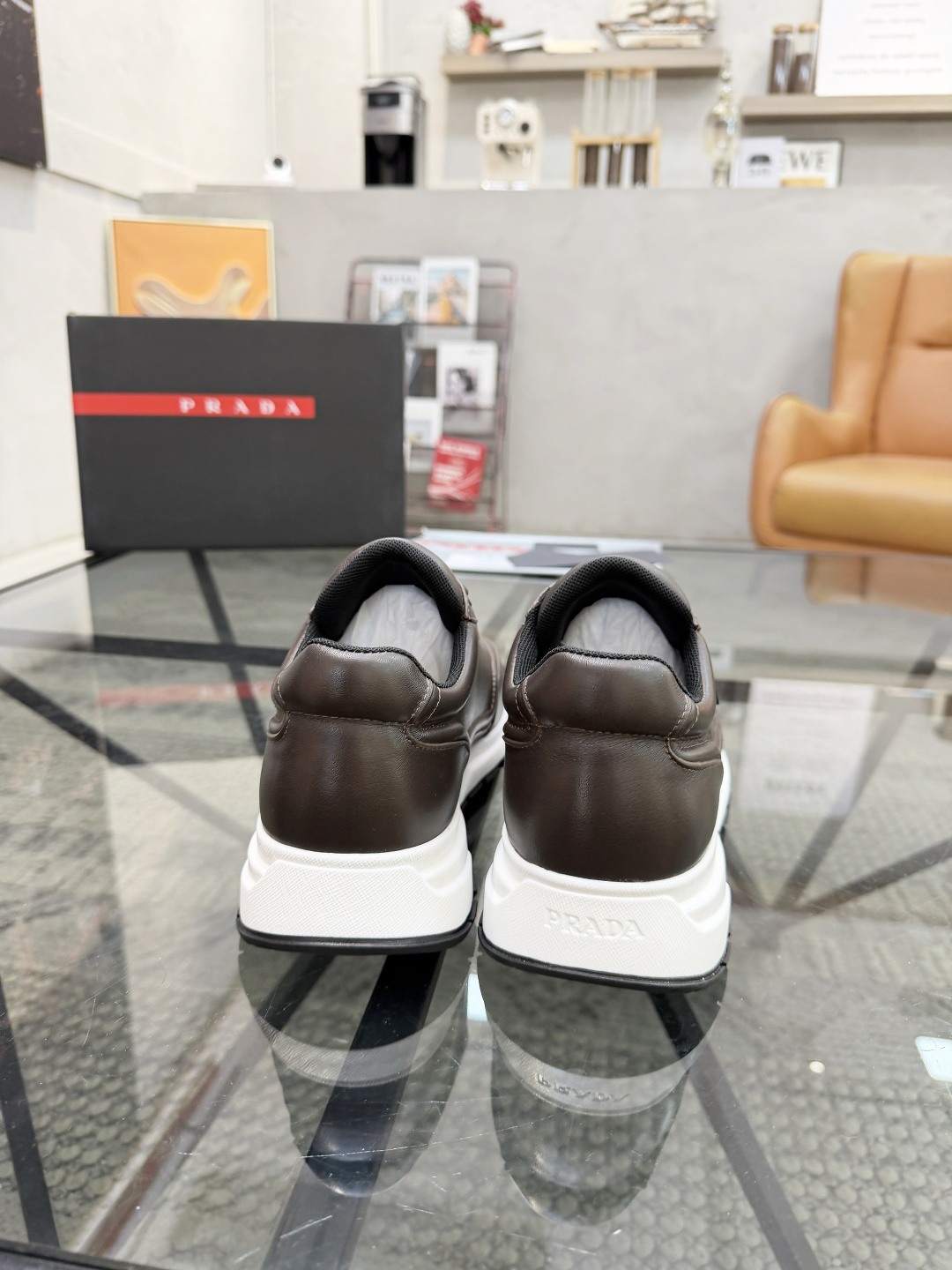 P360 P 🔍顶级代购🇮🇹 普 炸街男神运动鞋新品来袭超人气爆款专柜同步，鞋面意大利进口原版光滑牛皮面料，高品质五金标志复杂拼接工艺，透气舒适网布内里垫，时尚简易版面运动达人风格，鞋底：原厂特供原版发泡大底，原厂跟单货🔍高品质，可随意进出专柜，欢迎对比，码数 38-45