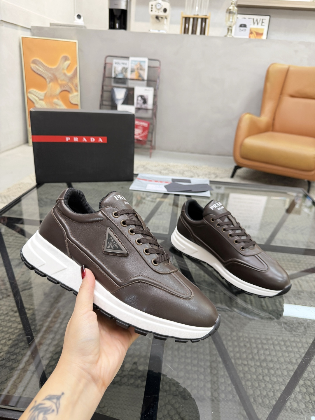 P360 P 🔍顶级代购🇮🇹 普 炸街男神运动鞋新品来袭超人气爆款专柜同步，鞋面意大利进口原版光滑牛皮面料，高品质五金标志复杂拼接工艺，透气舒适网布内里垫，时尚简易版面运动达人风格，鞋底：原厂特供原版发泡大底，原厂跟单货🔍高品质，可随意进出专柜，欢迎对比，码数 38-45