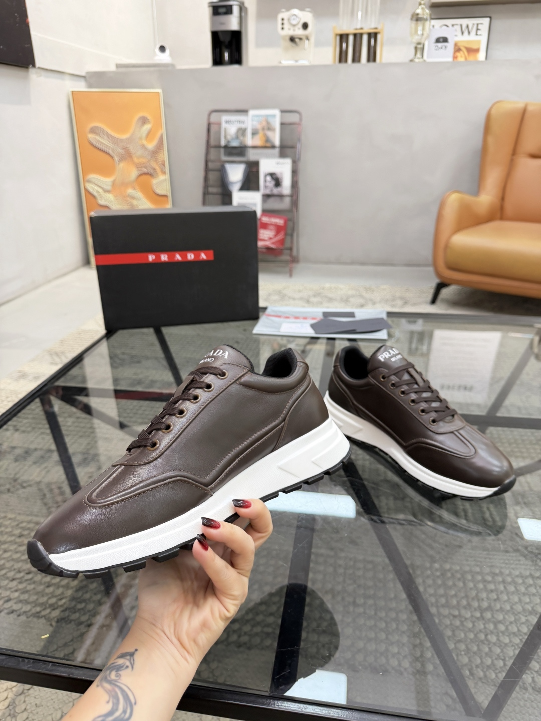 P360 P 🔍顶级代购🇮🇹 普 炸街男神运动鞋新品来袭超人气爆款专柜同步，鞋面意大利进口原版光滑牛皮面料，高品质五金标志复杂拼接工艺，透气舒适网布内里垫，时尚简易版面运动达人风格，鞋底：原厂特供原版发泡大底，原厂跟单货🔍高品质，可随意进出专柜，欢迎对比，码数 38-45