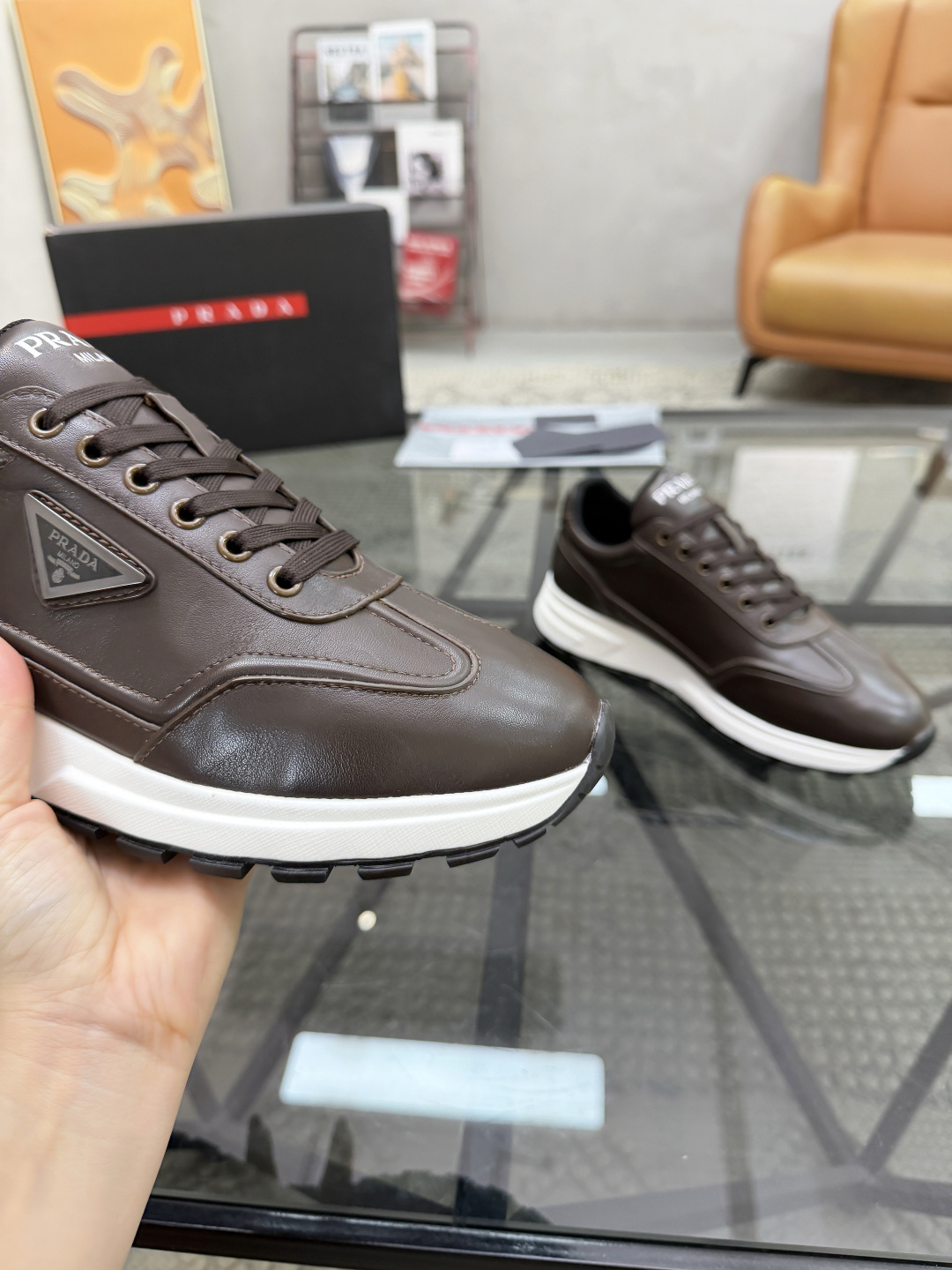 P360 P 🔍顶级代购🇮🇹 普 炸街男神运动鞋新品来袭超人气爆款专柜同步，鞋面意大利进口原版光滑牛皮面料，高品质五金标志复杂拼接工艺，透气舒适网布内里垫，时尚简易版面运动达人风格，鞋底：原厂特供原版发泡大底，原厂跟单货🔍高品质，可随意进出专柜，欢迎对比，码数 38-45