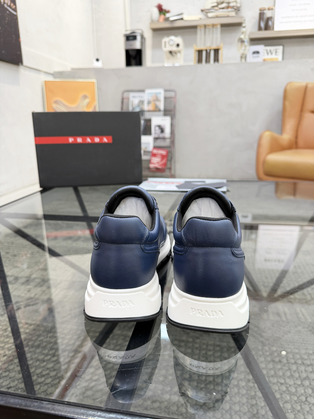 P360 P 🔍顶级代购🇮🇹 普 炸街男神运动鞋新品来袭超人气爆款专柜同步，鞋面意大利进口原版光滑牛皮面料，高品质五金标志复杂拼接工艺，透气舒适网布内里垫，时尚简易版面运动达人风格，鞋底：原厂特供原版发泡大底，原厂跟单货🔍高品质，可随意进出专柜，欢迎对比，码数 38-45