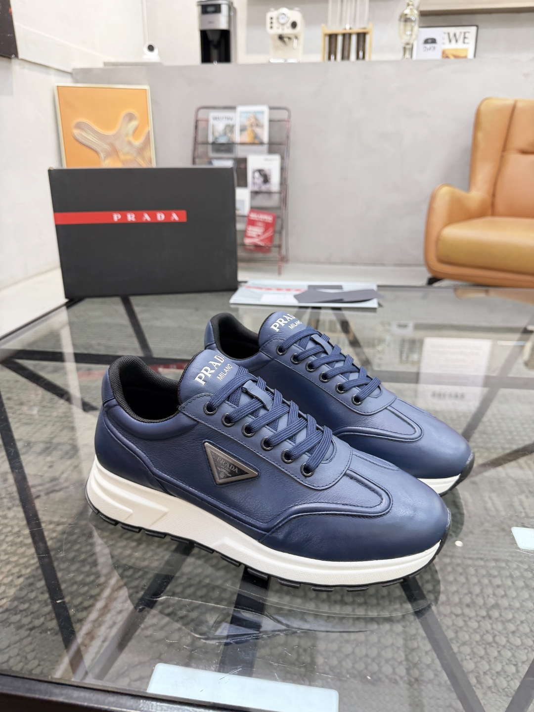 P360 P 🔍顶级代购🇮🇹 普 炸街男神运动鞋新品来袭超人气爆款专柜同步，鞋面意大利进口原版光滑牛皮面料，高品质五金标志复杂拼接工艺，透气舒适网布内里垫，时尚简易版面运动达人风格，鞋底：原厂特供原版发泡大底，原厂跟单货🔍高品质，可随意进出专柜，欢迎对比，码数 38-45