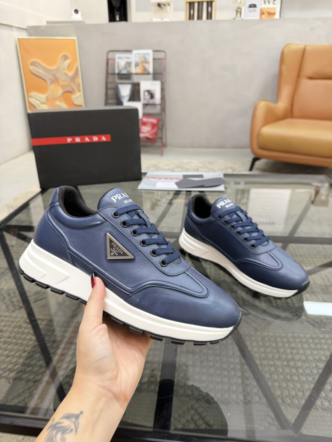 P360 P 🔍顶级代购🇮🇹 普 炸街男神运动鞋新品来袭超人气爆款专柜同步，鞋面意大利进口原版光滑牛皮面料，高品质五金标志复杂拼接工艺，透气舒适网布内里垫，时尚简易版面运动达人风格，鞋底：原厂特供原版发泡大底，原厂跟单货🔍高品质，可随意进出专柜，欢迎对比，码数 38-45