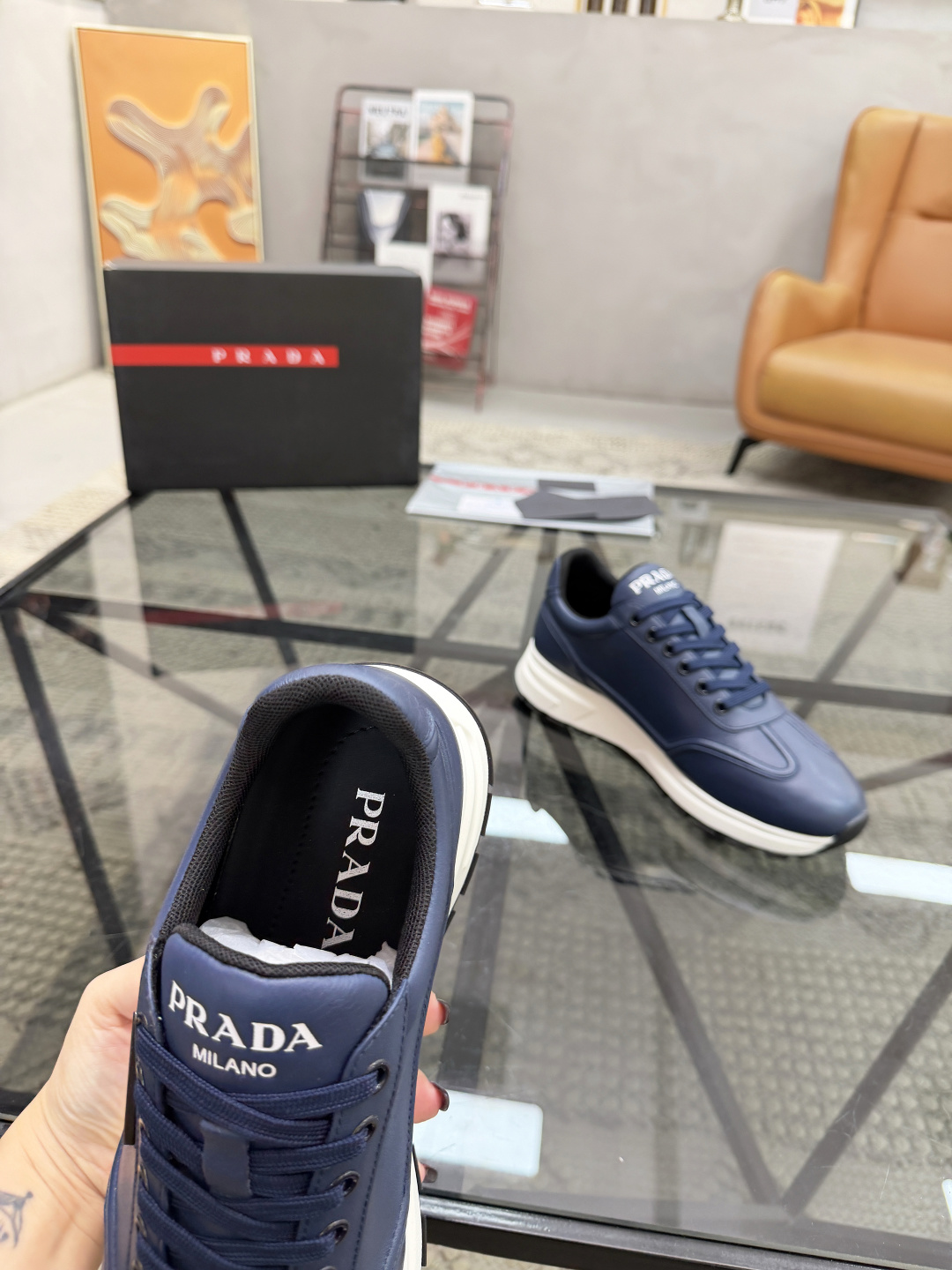 P360 P 🔍顶级代购🇮🇹 普 炸街男神运动鞋新品来袭超人气爆款专柜同步，鞋面意大利进口原版光滑牛皮面料，高品质五金标志复杂拼接工艺，透气舒适网布内里垫，时尚简易版面运动达人风格，鞋底：原厂特供原版发泡大底，原厂跟单货🔍高品质，可随意进出专柜，欢迎对比，码数 38-45