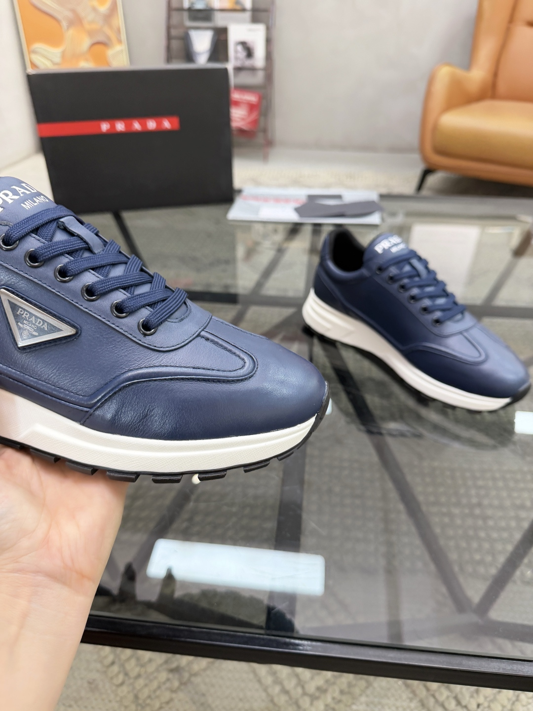 P360 P 🔍顶级代购🇮🇹 普 炸街男神运动鞋新品来袭超人气爆款专柜同步，鞋面意大利进口原版光滑牛皮面料，高品质五金标志复杂拼接工艺，透气舒适网布内里垫，时尚简易版面运动达人风格，鞋底：原厂特供原版发泡大底，原厂跟单货🔍高品质，可随意进出专柜，欢迎对比，码数 38-45