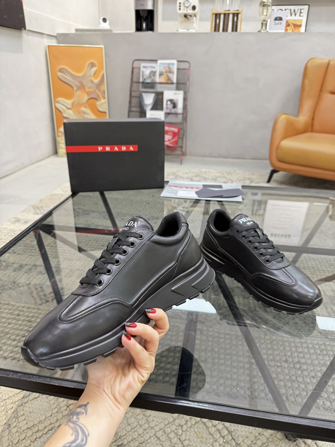 P360 P 🔍顶级代购🇮🇹 普 炸街男神运动鞋新品来袭超人气爆款专柜同步，鞋面意大利进口原版光滑牛皮面料，高品质五金标志复杂拼接工艺，透气舒适网布内里垫，时尚简易版面运动达人风格，鞋底：原厂特供原版发泡大底，原厂跟单货🔍高品质，可随意进出专柜，欢迎对比，码数 38-45