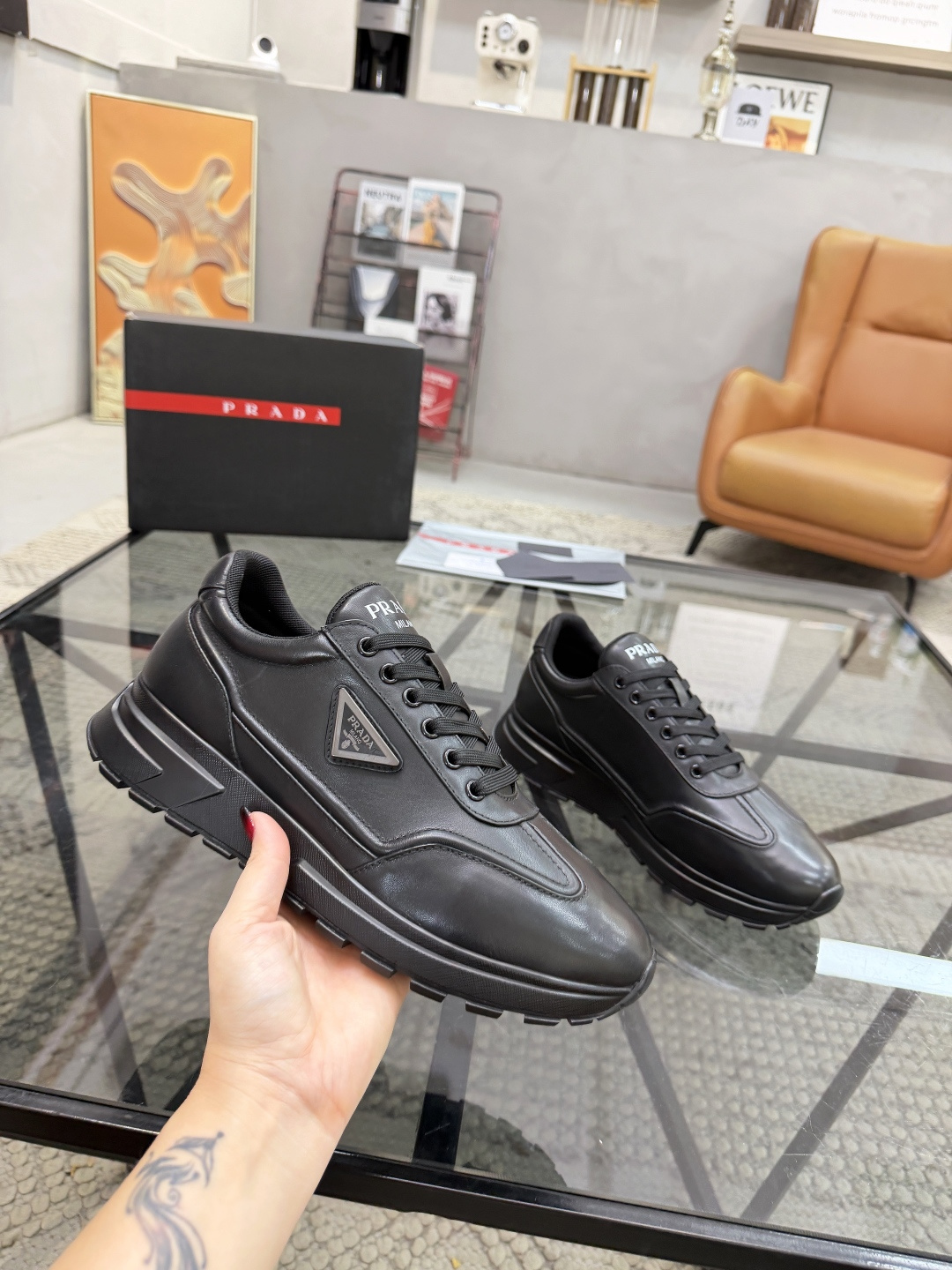 P360 P 🔍顶级代购🇮🇹 普 炸街男神运动鞋新品来袭超人气爆款专柜同步，鞋面意大利进口原版光滑牛皮面料，高品质五金标志复杂拼接工艺，透气舒适网布内里垫，时尚简易版面运动达人风格，鞋底：原厂特供原版发泡大底，原厂跟单货🔍高品质，可随意进出专柜，欢迎对比，码数 38-45