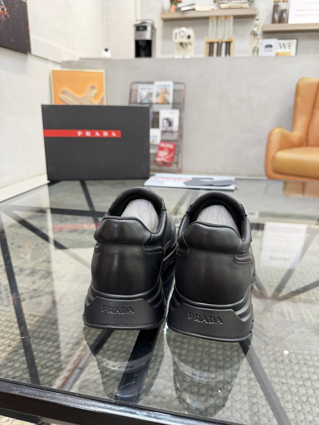 P360 P 🔍顶级代购🇮🇹 普 炸街男神运动鞋新品来袭超人气爆款专柜同步，鞋面意大利进口原版光滑牛皮面料，高品质五金标志复杂拼接工艺，透气舒适网布内里垫，时尚简易版面运动达人风格，鞋底：原厂特供原版发泡大底，原厂跟单货🔍高品质，可随意进出专柜，欢迎对比，码数 38-45