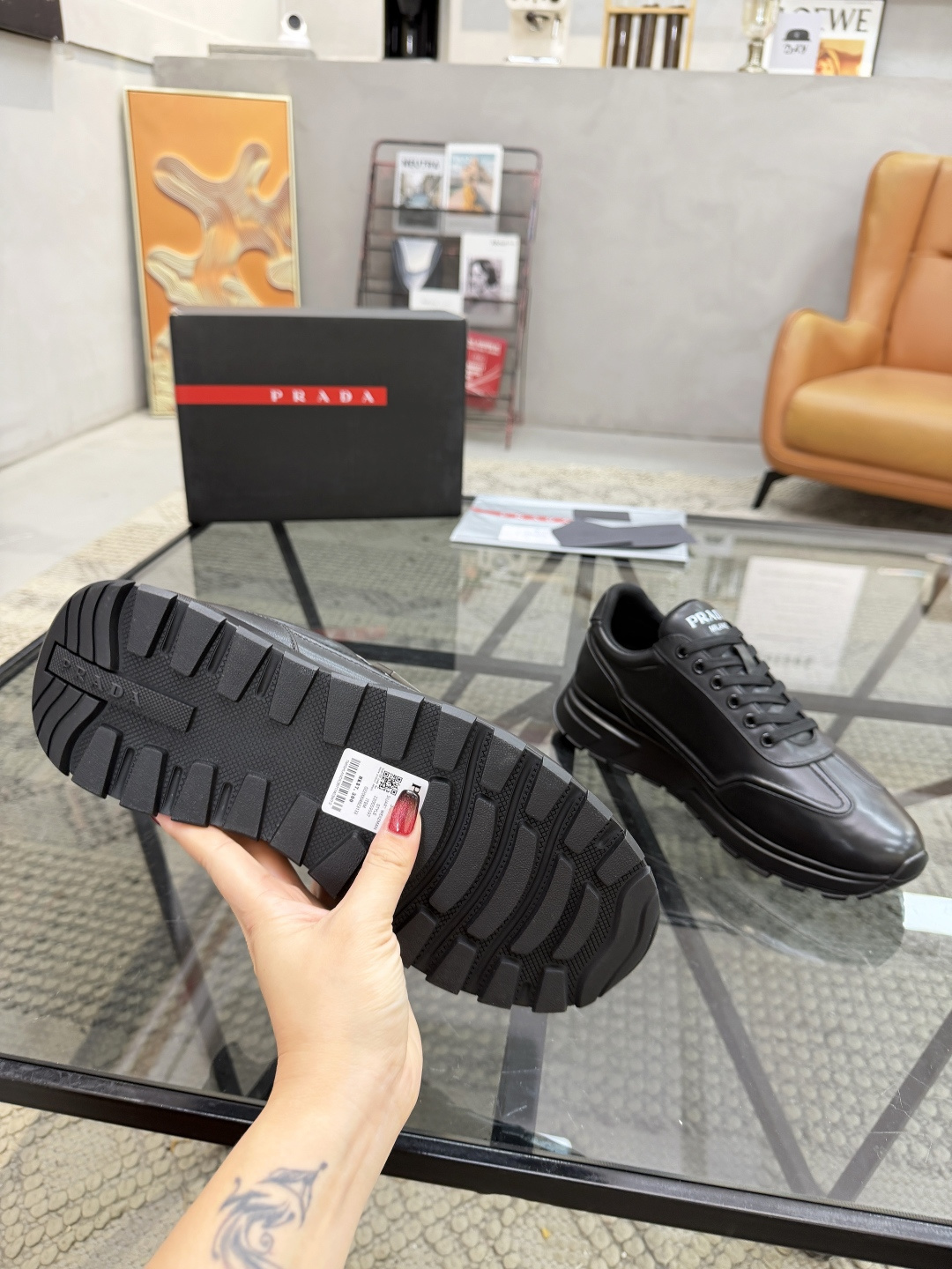 P360 P 🔍顶级代购🇮🇹 普 炸街男神运动鞋新品来袭超人气爆款专柜同步，鞋面意大利进口原版光滑牛皮面料，高品质五金标志复杂拼接工艺，透气舒适网布内里垫，时尚简易版面运动达人风格，鞋底：原厂特供原版发泡大底，原厂跟单货🔍高品质，可随意进出专柜，欢迎对比，码数 38-45