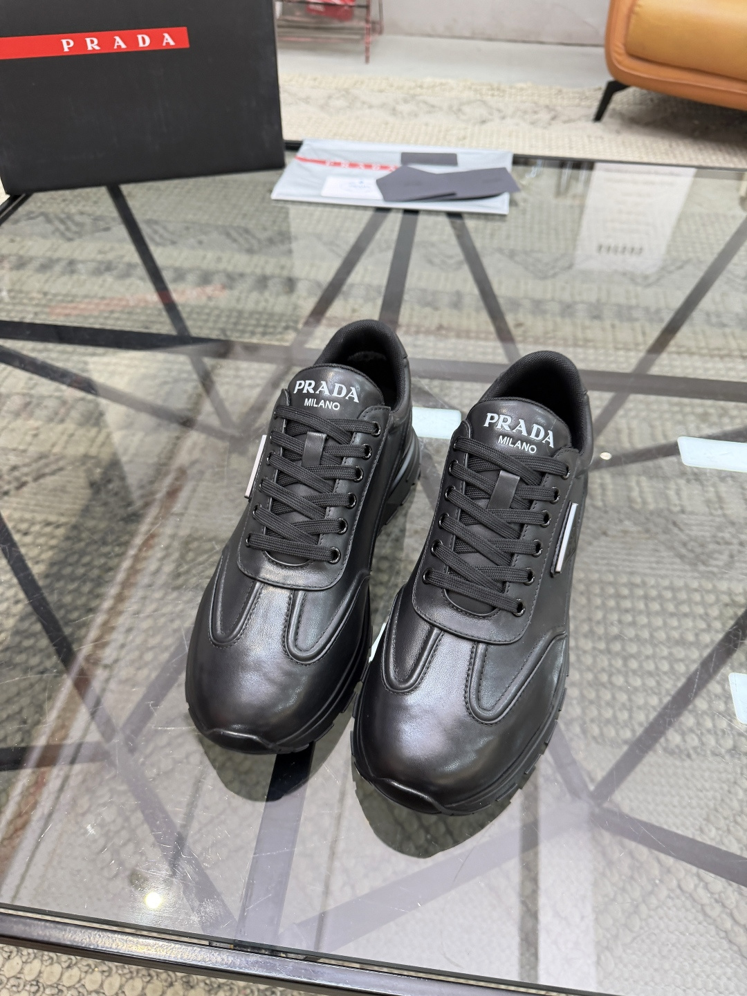 P360 P 🔍顶级代购🇮🇹 普 炸街男神运动鞋新品来袭超人气爆款专柜同步，鞋面意大利进口原版光滑牛皮面料，高品质五金标志复杂拼接工艺，透气舒适网布内里垫，时尚简易版面运动达人风格，鞋底：原厂特供原版发泡大底，原厂跟单货🔍高品质，可随意进出专柜，欢迎对比，码数 38-45