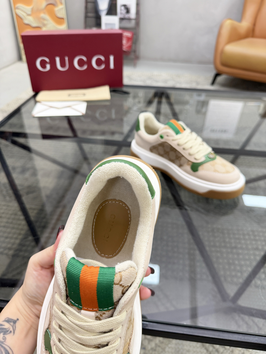 P420 G 🔍顶级代购🇮🇹 古 炸街男神休闲鞋新品来袭超人气爆款专柜同步，鞋面意大利进口原版反绒牛皮搭配G布面料，高品质走线G标志复杂拼接工艺，透气舒适毛巾内里垫，增高时尚炫酷版面潮达人风格，鞋底：原厂特供原版发泡融合TPU大底，独家活动成型底超级舒适，原厂跟单货，🔍🔍高品质，可随意进出专柜，欢迎对比，码数 38-45