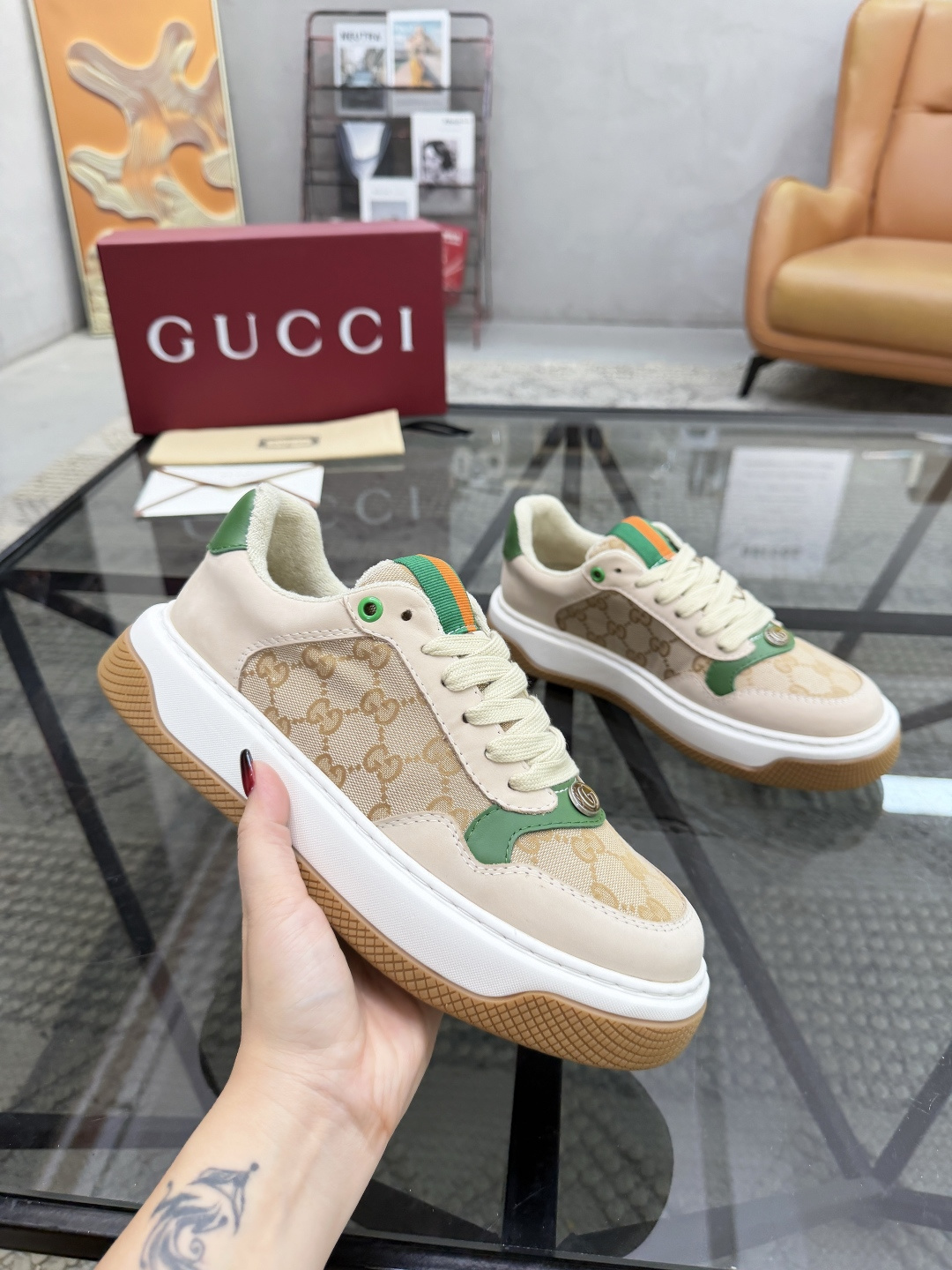 P420 G 🔍顶级代购🇮🇹 古 炸街男神休闲鞋新品来袭超人气爆款专柜同步，鞋面意大利进口原版反绒牛皮搭配G布面料，高品质走线G标志复杂拼接工艺，透气舒适毛巾内里垫，增高时尚炫酷版面潮达人风格，鞋底：原厂特供原版发泡融合TPU大底，独家活动成型底超级舒适，原厂跟单货，🔍🔍高品质，可随意进出专柜，欢迎对比，码数 38-45