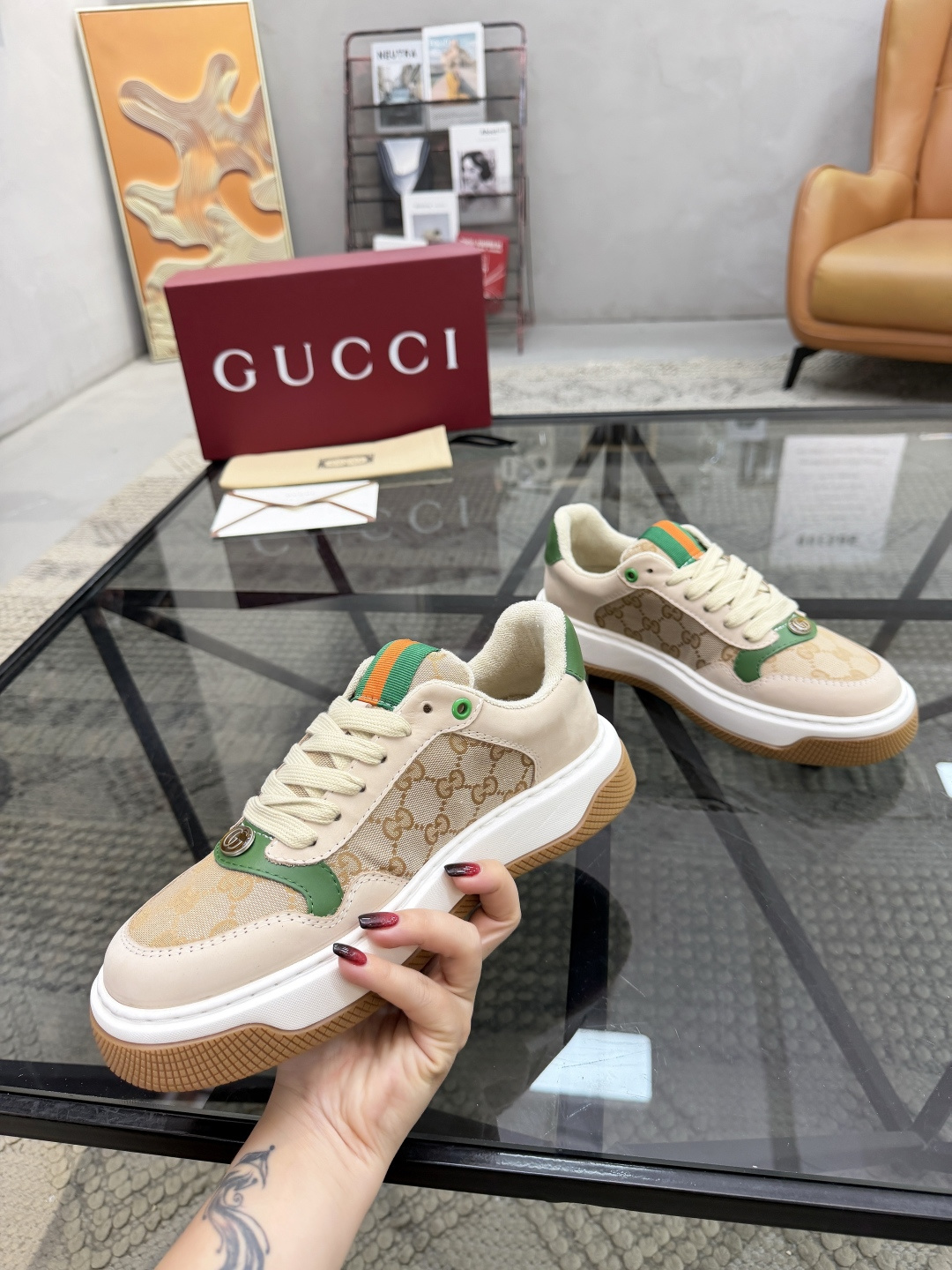 P420 G 🔍顶级代购🇮🇹 古 炸街男神休闲鞋新品来袭超人气爆款专柜同步，鞋面意大利进口原版反绒牛皮搭配G布面料，高品质走线G标志复杂拼接工艺，透气舒适毛巾内里垫，增高时尚炫酷版面潮达人风格，鞋底：原厂特供原版发泡融合TPU大底，独家活动成型底超级舒适，原厂跟单货，🔍🔍高品质，可随意进出专柜，欢迎对比，码数 38-45