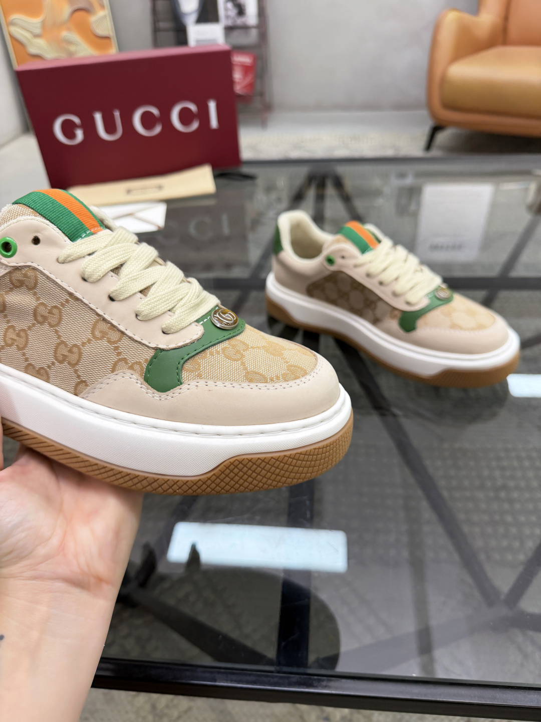 P420 G 🔍顶级代购🇮🇹 古 炸街男神休闲鞋新品来袭超人气爆款专柜同步，鞋面意大利进口原版反绒牛皮搭配G布面料，高品质走线G标志复杂拼接工艺，透气舒适毛巾内里垫，增高时尚炫酷版面潮达人风格，鞋底：原厂特供原版发泡融合TPU大底，独家活动成型底超级舒适，原厂跟单货，🔍🔍高品质，可随意进出专柜，欢迎对比，码数 38-45