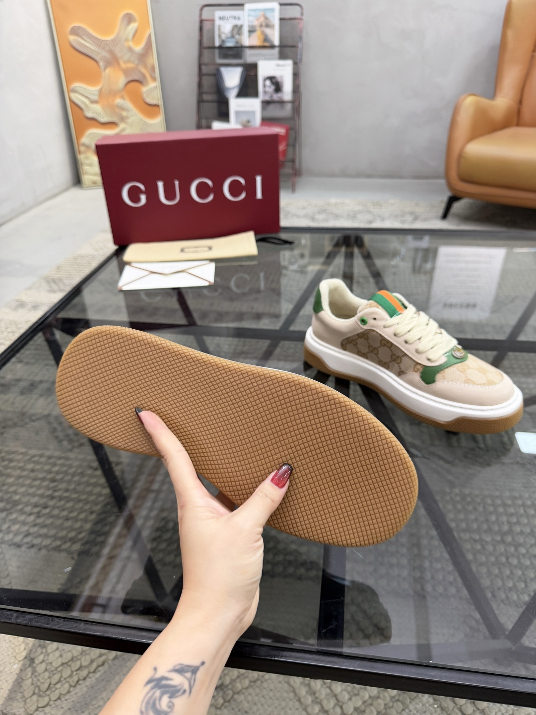 P420 G 🔍顶级代购🇮🇹 古 炸街男神休闲鞋新品来袭超人气爆款专柜同步，鞋面意大利进口原版反绒牛皮搭配G布面料，高品质走线G标志复杂拼接工艺，透气舒适毛巾内里垫，增高时尚炫酷版面潮达人风格，鞋底：原厂特供原版发泡融合TPU大底，独家活动成型底超级舒适，原厂跟单货，🔍🔍高品质，可随意进出专柜，欢迎对比，码数 38-45