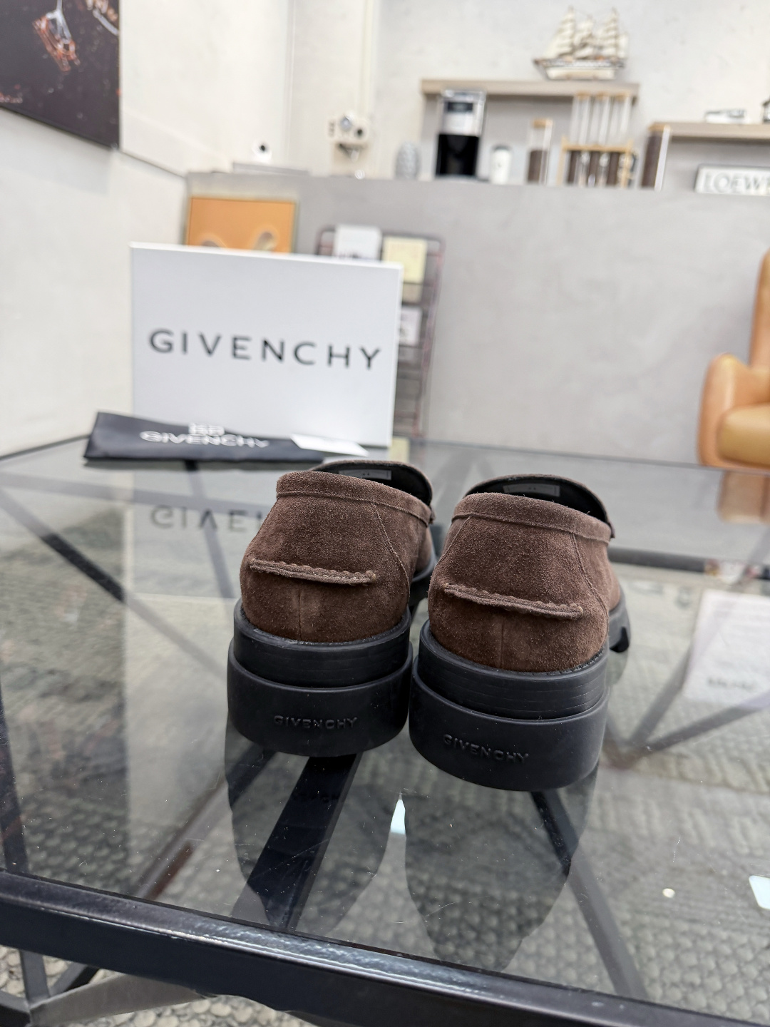 P420 J 🔍顶级代购🇮🇹 纪 炸街男神休闲套脚皮鞋新品来袭超人气爆款专柜同步，鞋面意大利进口原版反绒牛皮面料，高品质走线五金标志复杂拼接工艺，透气舒适牛皮内里垫，增高时尚简易版面男神风格，鞋底：原厂特供原版橡胶大底，独家活动成型底超级舒适，原厂跟单货 🔍🔍高品质，可随意进出专柜，欢迎对比，码数 39-44（订 38 45 ）