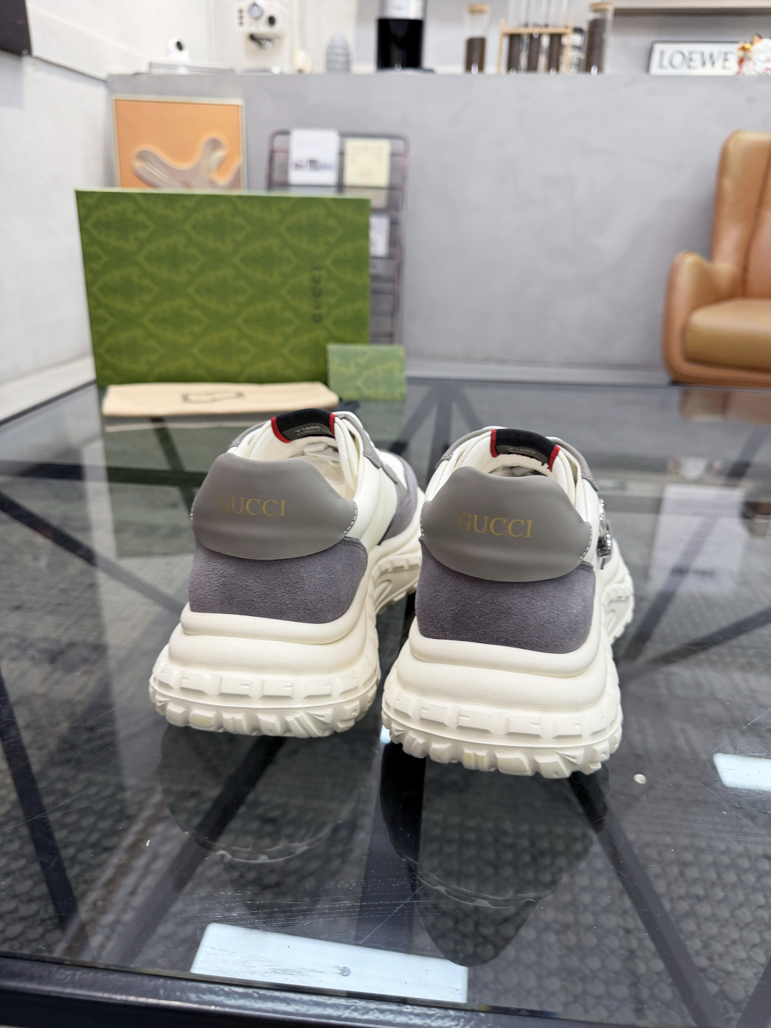 P420 G 🔍顶级代购🇮🇹 古 炸街男神休闲鞋新品来袭超人气爆款专柜同步，鞋面意大利进口原版光滑牛皮搭配反绒牛皮面料，高品质走线五金标志复杂拼接工艺，透气舒适牛皮内里垫，增高时尚炫酷版面潮达人风格，鞋底：原厂特供原版发泡大底，独家活动成型底超级舒适，原厂跟单货，🔍🔍高品质，可随意进出专柜，欢迎对比，码数 39-44（订 38 45 ）