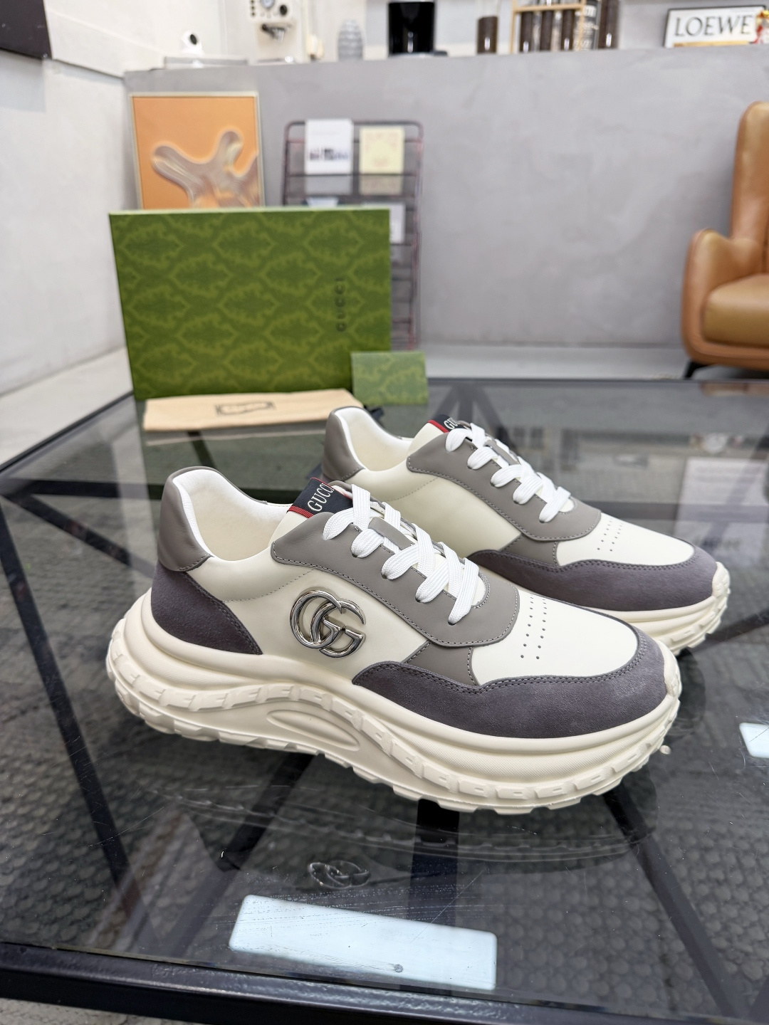 P420 G 🔍顶级代购🇮🇹 古 炸街男神休闲鞋新品来袭超人气爆款专柜同步，鞋面意大利进口原版光滑牛皮搭配反绒牛皮面料，高品质走线五金标志复杂拼接工艺，透气舒适牛皮内里垫，增高时尚炫酷版面潮达人风格，鞋底：原厂特供原版发泡大底，独家活动成型底超级舒适，原厂跟单货，🔍🔍高品质，可随意进出专柜，欢迎对比，码数 39-44（订 38 45 ）