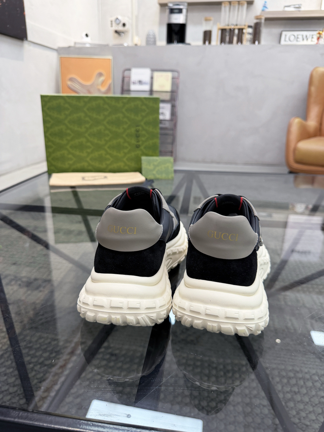 P420 G 🔍顶级代购🇮🇹 古 炸街男神休闲鞋新品来袭超人气爆款专柜同步，鞋面意大利进口原版光滑牛皮搭配反绒牛皮面料，高品质走线五金标志复杂拼接工艺，透气舒适牛皮内里垫，增高时尚炫酷版面潮达人风格，鞋底：原厂特供原版发泡大底，独家活动成型底超级舒适，原厂跟单货，🔍🔍高品质，可随意进出专柜，欢迎对比，码数 39-44（订 38 45 ）