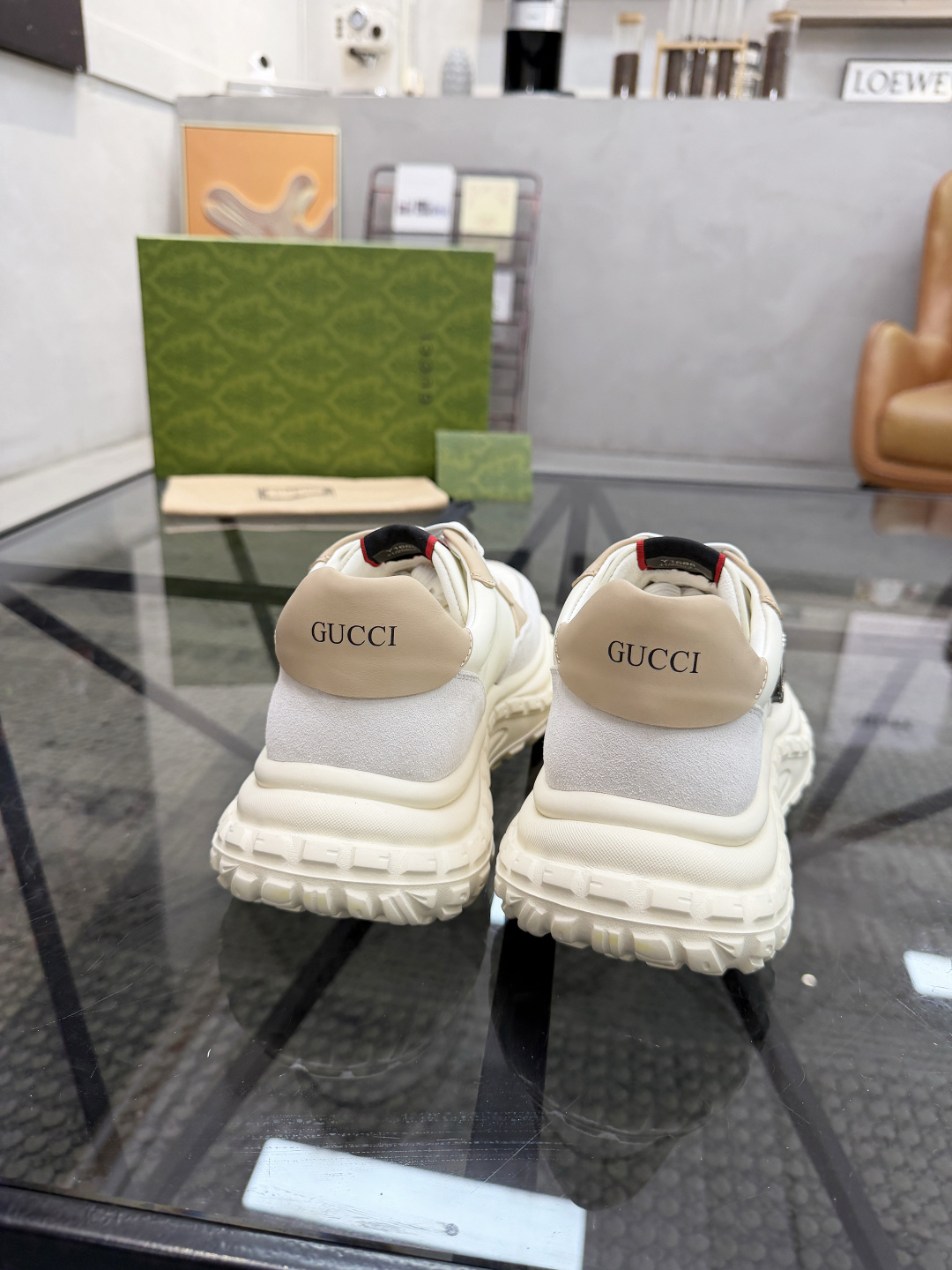 P420 G 🔍顶级代购🇮🇹 古 炸街男神休闲鞋新品来袭超人气爆款专柜同步，鞋面意大利进口原版光滑牛皮搭配反绒牛皮面料，高品质走线五金标志复杂拼接工艺，透气舒适牛皮内里垫，增高时尚炫酷版面潮达人风格，鞋底：原厂特供原版发泡大底，独家活动成型底超级舒适，原厂跟单货，🔍🔍高品质，可随意进出专柜，欢迎对比，码数 39-44（订 38 45 ）