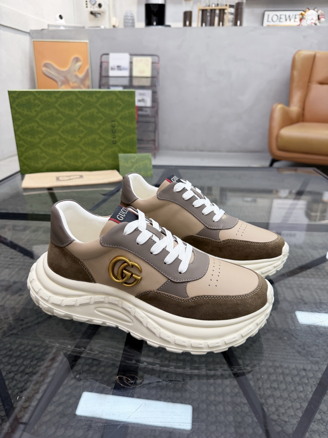 P420 G 🔍顶级代购🇮🇹 古 炸街男神休闲鞋新品来袭超人气爆款专柜同步，鞋面意大利进口原版光滑牛皮搭配反绒牛皮面料，高品质走线五金标志复杂拼接工艺，透气舒适牛皮内里垫，增高时尚炫酷版面潮达人风格，鞋底：原厂特供原版发泡大底，独家活动成型底超级舒适，原厂跟单货，🔍🔍高品质，可随意进出专柜，欢迎对比，码数 39-44（订 38 45 ）