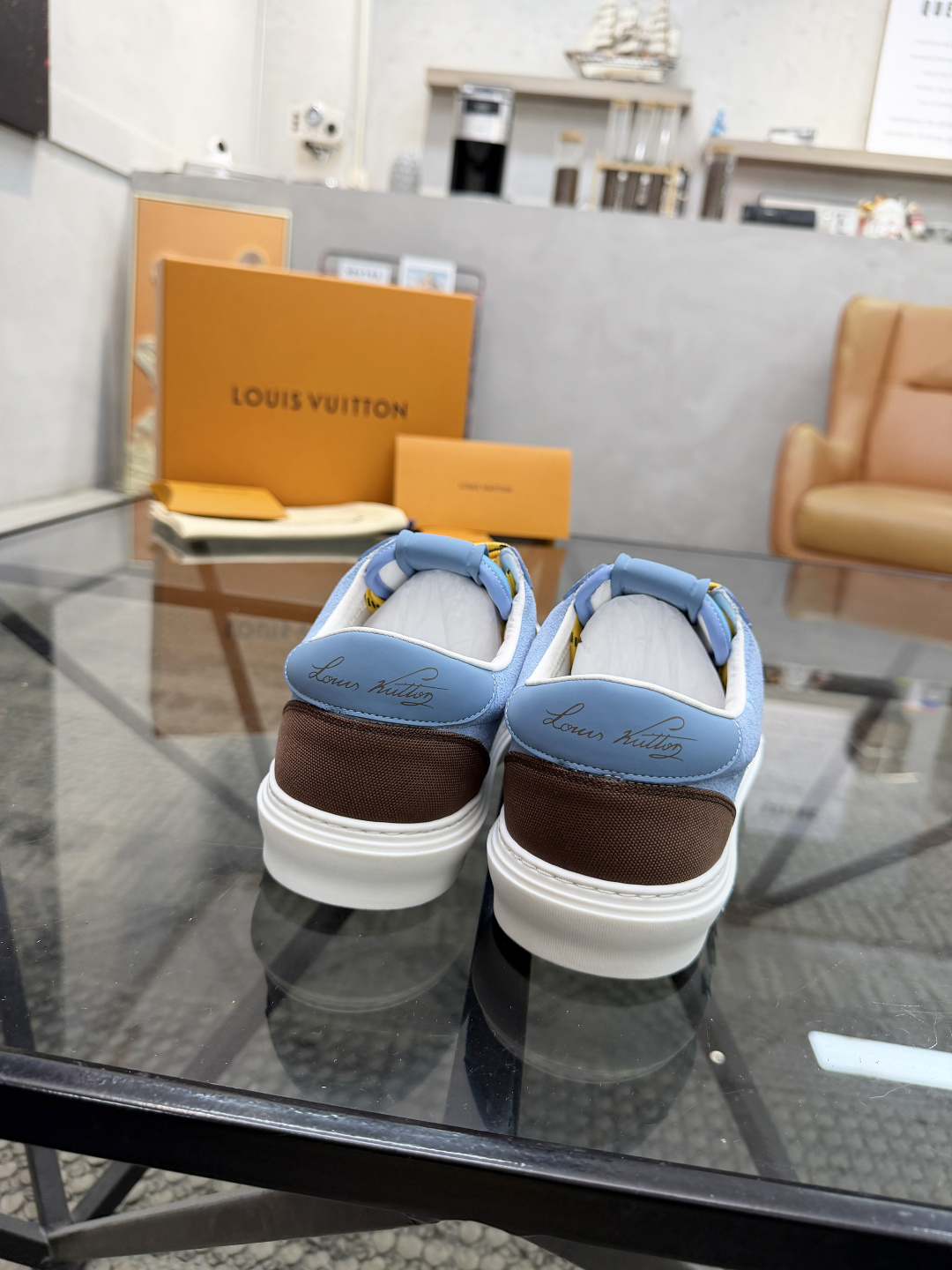 P440 L 🔍顶级代购🇮🇹 路 炸街男神休闲鞋新品来袭超人气爆款专柜同步，鞋面意大利进口原版反绒牛皮搭配牛仔布面料，高品质热烫图腾标志复杂拼接工艺，透气舒适网布内里垫，星花时尚炫酷版面潮达人风格，鞋底：原厂特供原版TPU大底，原厂跟单货🔍高品质，可随意进出专柜，欢迎对比，码数 39-44（订 38 45 ）