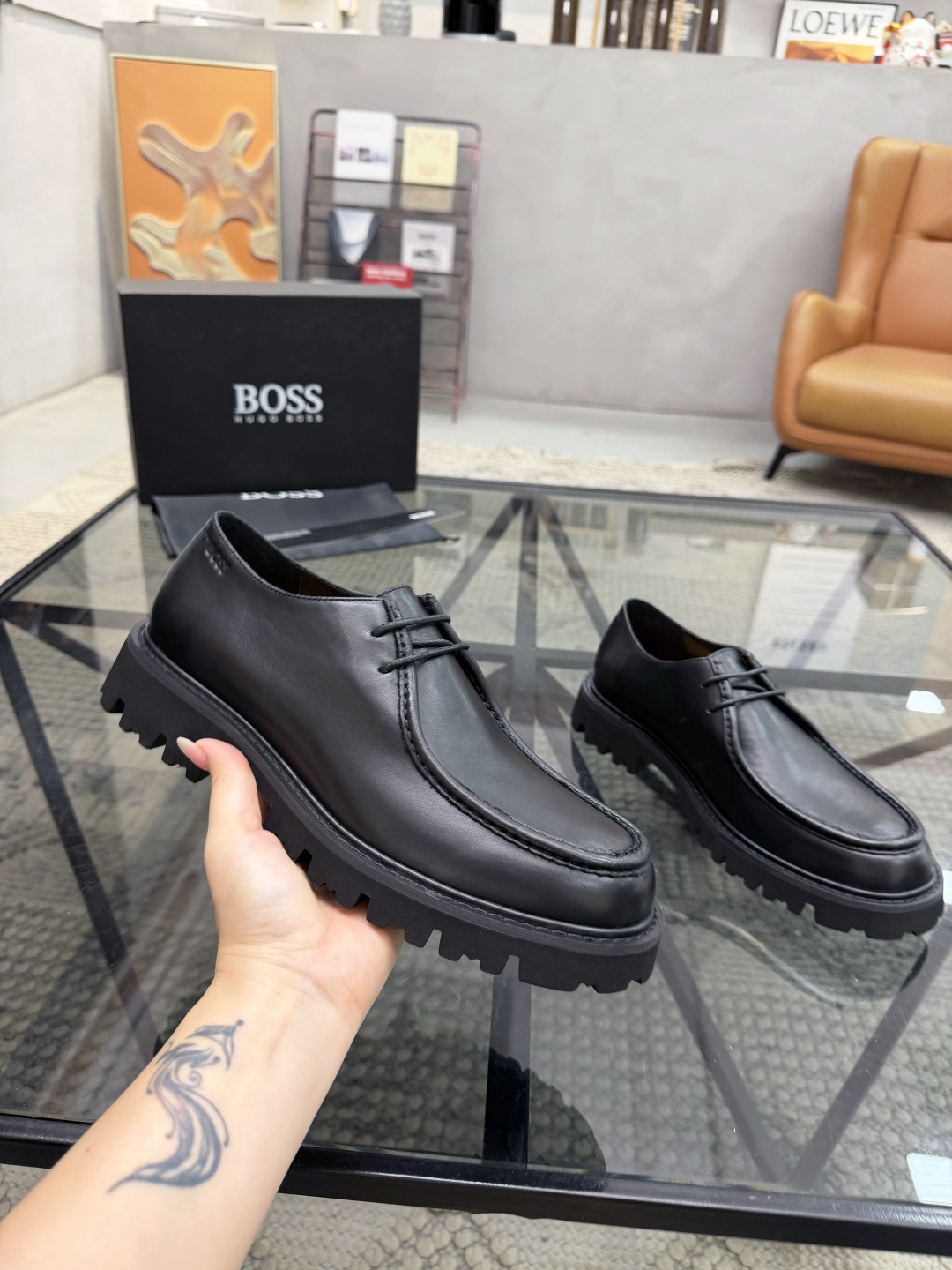 P420 B 🔍顶级代购🇮🇹 老 炸街男神休闲皮鞋新品来袭超人气爆款专柜同步，鞋面意大利进口原版光滑牛皮面料，高品质走线压印标志复杂拼接工艺，透气舒适牛皮内里垫，增高时尚简易版面男神风格，鞋底：原厂特供原版发泡大底，独家活动成型底超级舒适，原厂跟单货 🔍🔍高品质，可随意进出专柜，欢迎对比，码数 39-44（订 38 45 ）