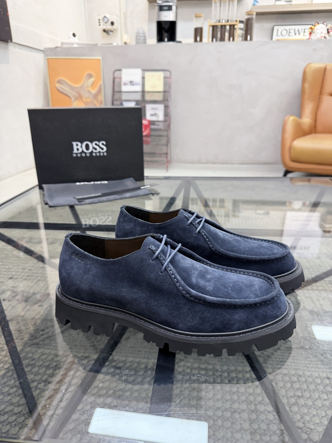 P420 B 🔍顶级代购🇮🇹 老 炸街男神休闲皮鞋新品来袭超人气爆款专柜同步，鞋面意大利进口原版反绒牛皮面料，高品质走线压印标志复杂拼接工艺，透气舒适牛皮内里垫，增高时尚简易版面男神风格，鞋底：原厂特供原版发泡大底，独家活动成型底超级舒适，原厂跟单货 🔍🔍高品质，可随意进出专柜，欢迎对比，码数 39-44（订 38 45 ）