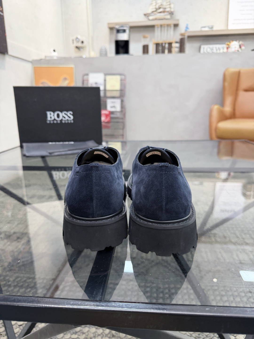 P420 B 🔍顶级代购🇮🇹 老 炸街男神休闲皮鞋新品来袭超人气爆款专柜同步，鞋面意大利进口原版反绒牛皮面料，高品质走线压印标志复杂拼接工艺，透气舒适牛皮内里垫，增高时尚简易版面男神风格，鞋底：原厂特供原版发泡大底，独家活动成型底超级舒适，原厂跟单货 🔍🔍高品质，可随意进出专柜，欢迎对比，码数 39-44（订 38 45 ）