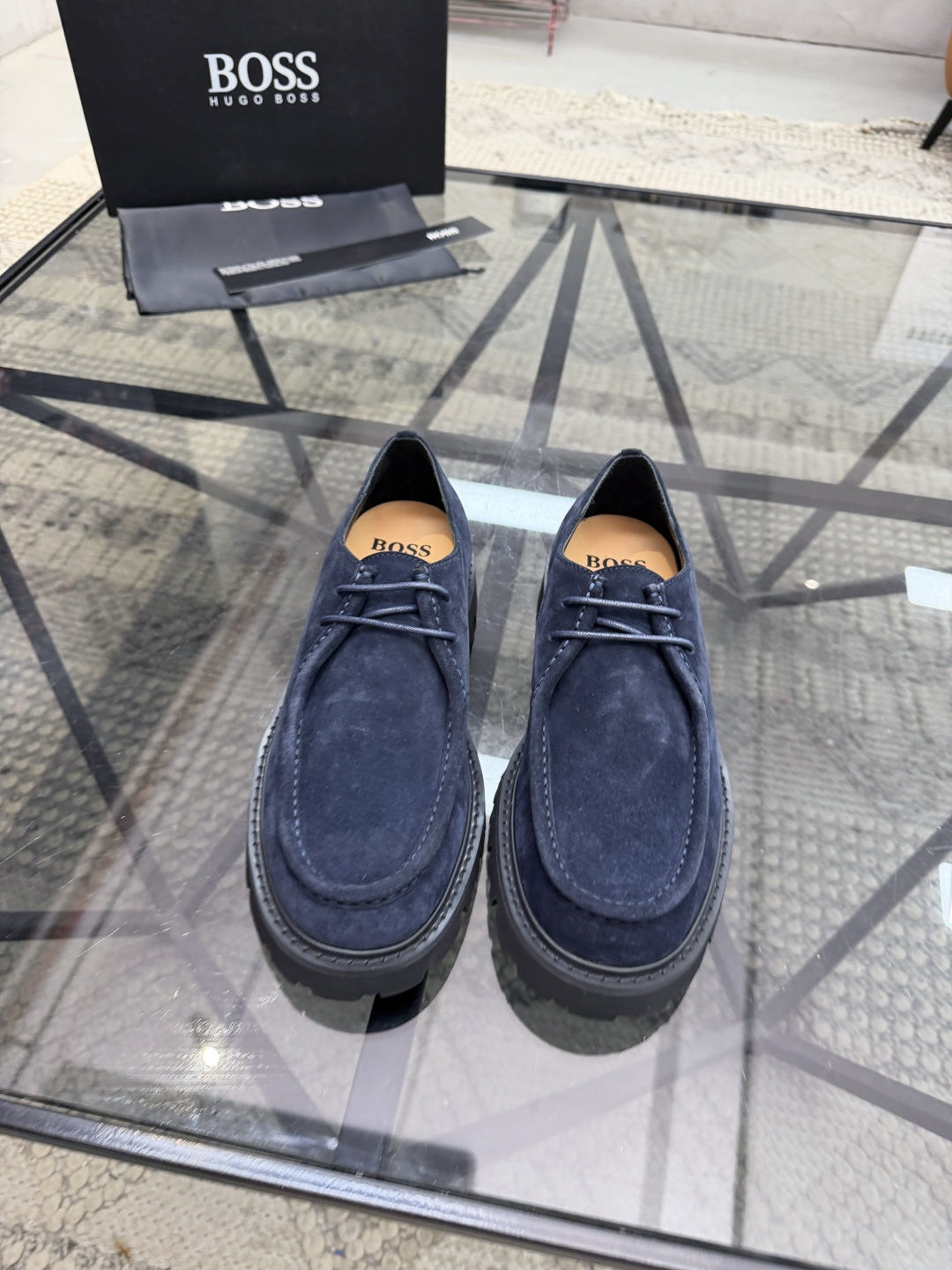 P420 B 🔍顶级代购🇮🇹 老 炸街男神休闲皮鞋新品来袭超人气爆款专柜同步，鞋面意大利进口原版反绒牛皮面料，高品质走线压印标志复杂拼接工艺，透气舒适牛皮内里垫，增高时尚简易版面男神风格，鞋底：原厂特供原版发泡大底，独家活动成型底超级舒适，原厂跟单货 🔍🔍高品质，可随意进出专柜，欢迎对比，码数 39-44（订 38 45 ）