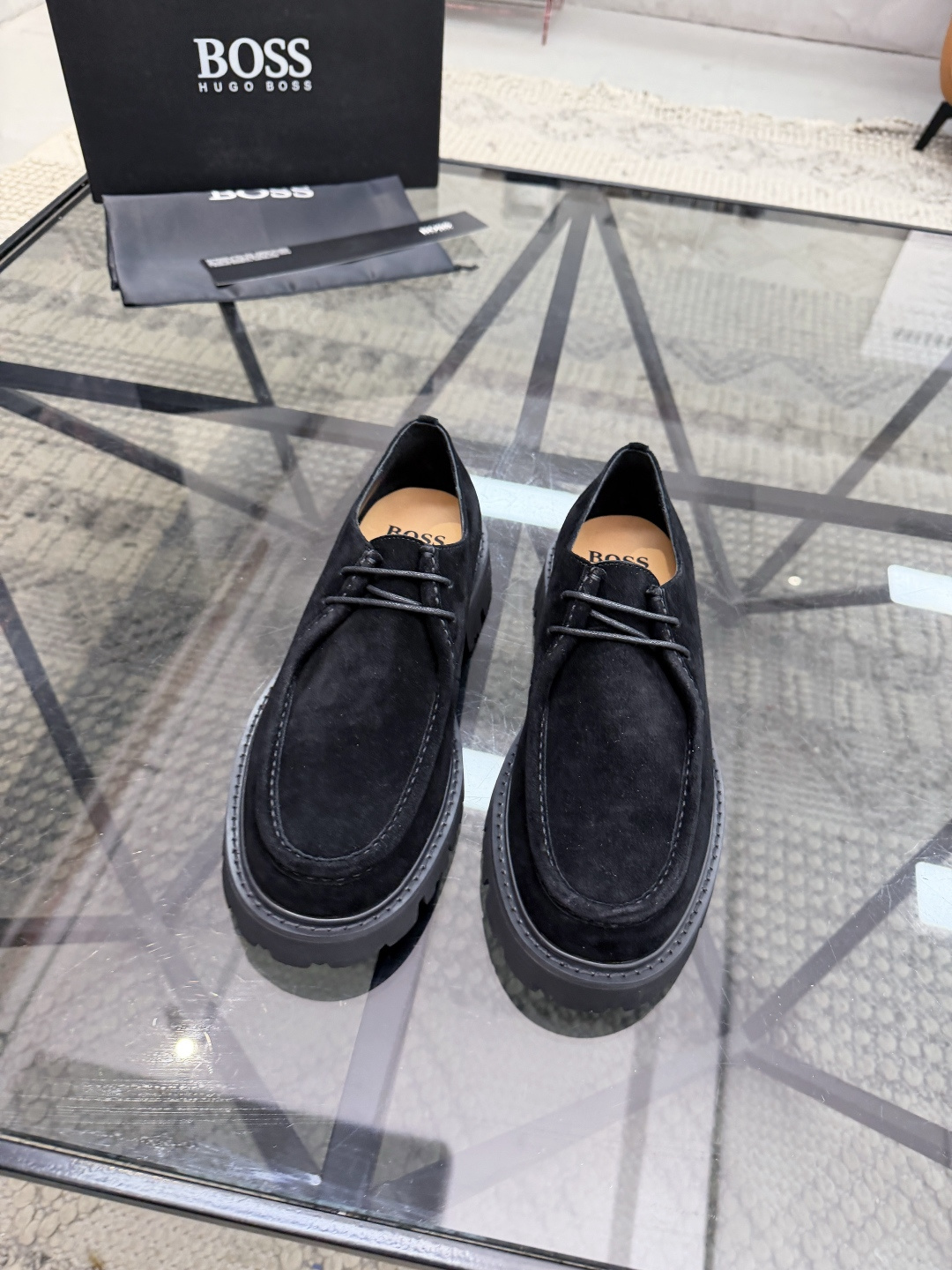 P420 B 🔍顶级代购🇮🇹 老 炸街男神休闲皮鞋新品来袭超人气爆款专柜同步，鞋面意大利进口原版反绒牛皮面料，高品质走线压印标志复杂拼接工艺，透气舒适牛皮内里垫，增高时尚简易版面男神风格，鞋底：原厂特供原版发泡大底，独家活动成型底超级舒适，原厂跟单货 🔍🔍高品质，可随意进出专柜，欢迎对比，码数 39-44（订 38 45 ）