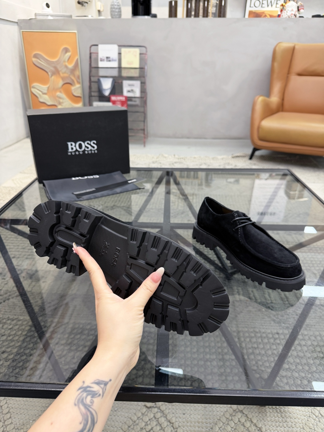 P420 B 🔍顶级代购🇮🇹 老 炸街男神休闲皮鞋新品来袭超人气爆款专柜同步，鞋面意大利进口原版反绒牛皮面料，高品质走线压印标志复杂拼接工艺，透气舒适牛皮内里垫，增高时尚简易版面男神风格，鞋底：原厂特供原版发泡大底，独家活动成型底超级舒适，原厂跟单货 🔍🔍高品质，可随意进出专柜，欢迎对比，码数 39-44（订 38 45 ）