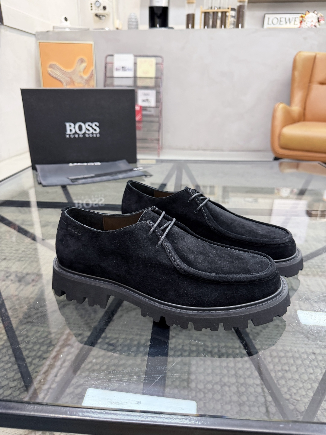 P420 B 🔍顶级代购🇮🇹 老 炸街男神休闲皮鞋新品来袭超人气爆款专柜同步，鞋面意大利进口原版反绒牛皮面料，高品质走线压印标志复杂拼接工艺，透气舒适牛皮内里垫，增高时尚简易版面男神风格，鞋底：原厂特供原版发泡大底，独家活动成型底超级舒适，原厂跟单货 🔍🔍高品质，可随意进出专柜，欢迎对比，码数 39-44（订 38 45 ）