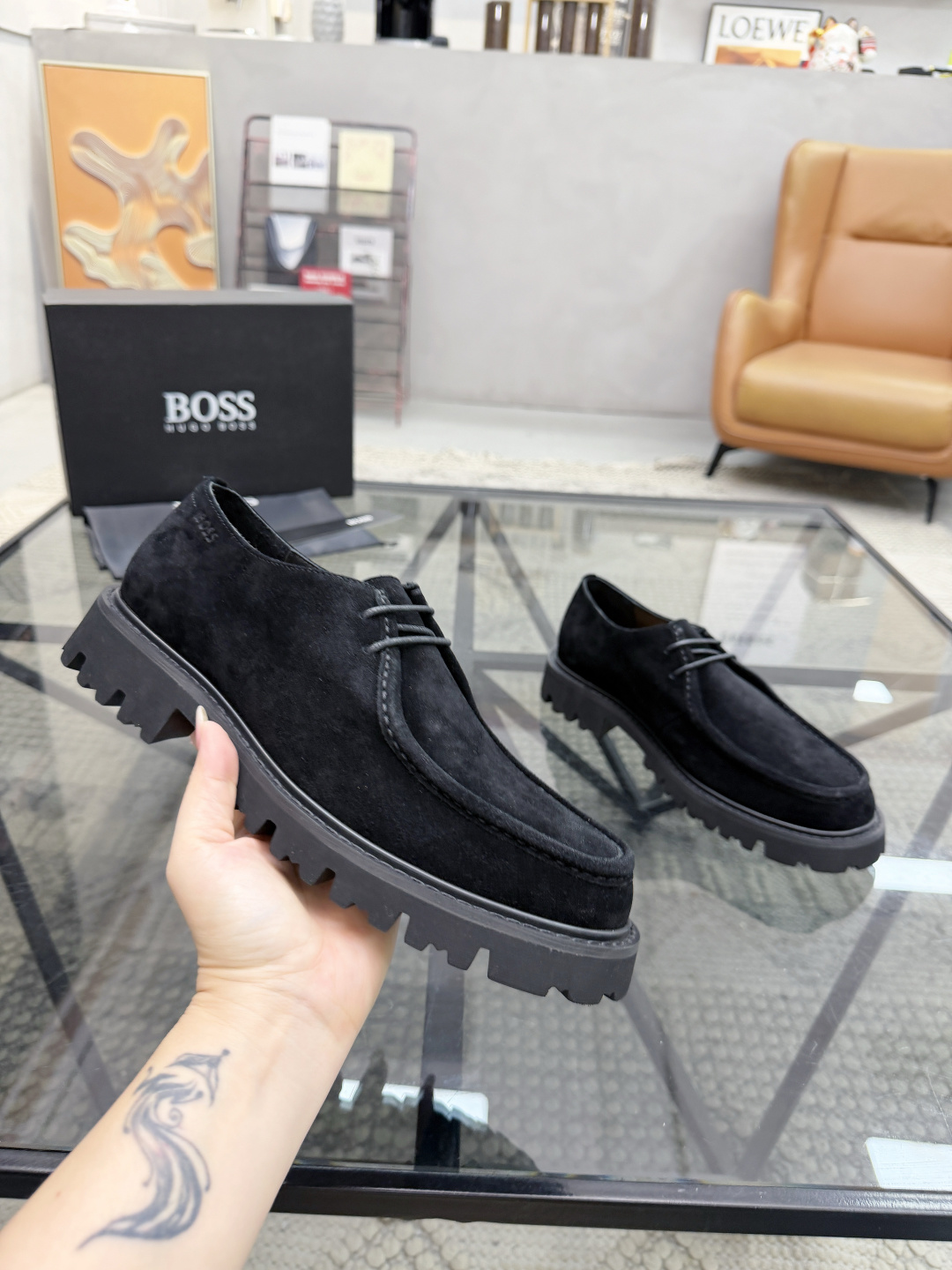 P420 B 🔍顶级代购🇮🇹 老 炸街男神休闲皮鞋新品来袭超人气爆款专柜同步，鞋面意大利进口原版反绒牛皮面料，高品质走线压印标志复杂拼接工艺，透气舒适牛皮内里垫，增高时尚简易版面男神风格，鞋底：原厂特供原版发泡大底，独家活动成型底超级舒适，原厂跟单货 🔍🔍高品质，可随意进出专柜，欢迎对比，码数 39-44（订 38 45 ）