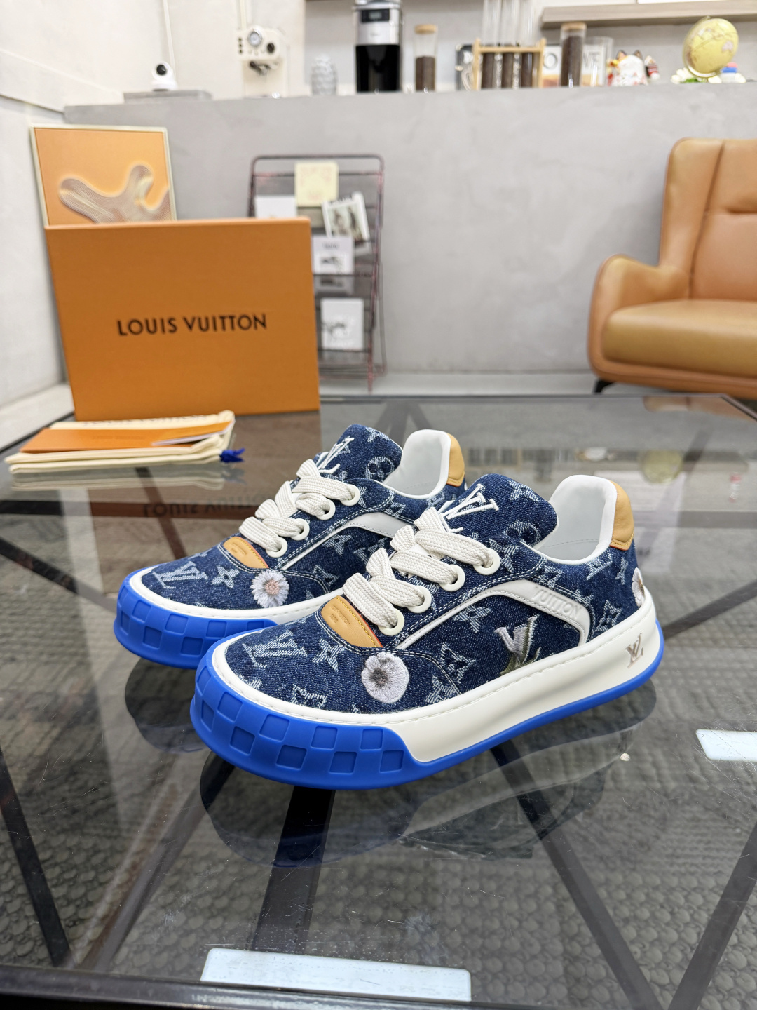 NO:832351,L Top Purchasing Agent Lu Street God’s Casual Shoes New Products Are Coming, Super Popular and Hot Style Counters Synchronized, Original Denim Fabric Imported from Italy on the Uppers, High-Quality Electrical Embroidery and Transfer Printed Totem Logo Complex Splicing Technology, Breathable and Comfortable Cowhide Leather Lining Pads, Fashionable and Cool Layout Trendy Style, Original Foam Fusion Rubber Outsole, Exclusive Movable Molding Sole, Super Comfortable, Original Factory Follow-Up, High Quality, You Can Enter and Exit the Counter at Will, Welcome to Compare, Number of Sizes  38-45,,cowhide19860909L 顶级代购 路 炸街男神休闲鞋新品来袭超人气爆款专柜同步,鞋面意大利进口原版牛仔布面料,高品质走线电绣转印图腾标志复杂拼接工艺,透气舒适牛皮内里垫,时尚炫酷版面潮达人风格,鞋底原厂特供原发泡融合橡胶大底,独家活动成型底超级舒适,原厂跟单货,高品质,可随意进出专柜,欢迎对比,码数 38-45,,cowhide,Men's shoes