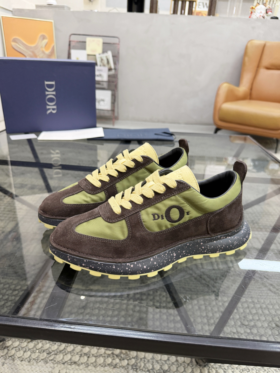 NO:853225,D Top Purchasing Agent Di Street Male God’s Casual Shoes New Product is Coming, Super Popular and Hot Style Counter Synchronization, Original Italian Suede Cowhide with Canvas Fabric, High-Quality Threading and Electric Embroidered Logo Complex Splicing Technology, Breathable and Comfortable Cowhide Leather Lining, Enhanced Fashionable and Cool Layout, Trendy Style, Original Factory Specially Offered Original Foam Outsole, Exclusive Movable Molding Sole Super Comfortable, Original Factory Follow-Up, High Quality, You Can Enter and Go Out of the Counter at Will, Welcome to Compare and Code Number  39-44 (order 45 46),,cowhide19860909D 顶级代购 迪 炸街男神休闲鞋新品来袭超人气爆款专柜同步,鞋面意大利进口原版反绒牛皮搭配帆布面料,高品质走线电绣标志复杂拼接工艺,透气舒适牛皮内里垫,增高时尚炫酷版面潮达人风格,鞋底原厂特供原版发泡大底,独家活动成型底超级舒适,原厂跟单货,高品质,可随意进出专柜,欢迎对比,码数 39-44（订 45 46）,,cowhide,Men's shoes