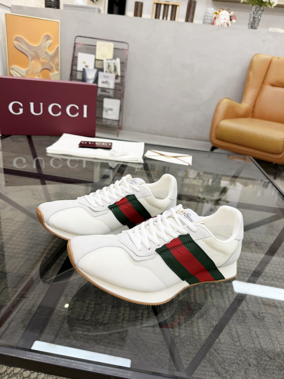 NO:956356,G's top purchasing agent for ancient street-style men's casual shoes is on sale at the same time at the counter. Original factory configuration, original suede cowhide imported from Italy with mesh fabric, high-quality threaded webbing logo and complex splicing process, breathable and comfortable mesh inner pad, original factory special foam fusion rubber outsole, original factory with single goods, high quality, you can enter and exit the counter at will, welcome to compare and synchronize with the counter, code number 38-44 (order 45),,cowhide19860909G 顶级代购古 炸街男神休闲鞋专柜同步发售原厂配置,意大利进口原版反绒牛皮搭配网布面料,高品质走线织带标志复杂拼接工艺,透气舒适网布内里垫,鞋底原厂特供原版发泡融合橡胶大底,原厂跟单货 高品质,可随意进出专柜,欢迎对比专柜同步,码数 38-44（订 45）,,cowhide,Men's shoes