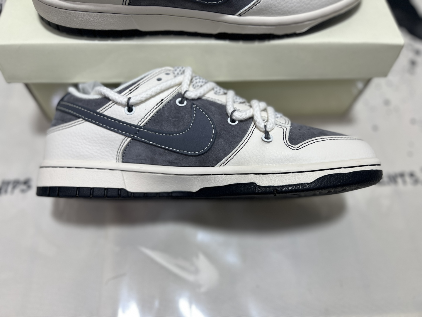 Nike SB Dunk Low Supreme – YX5066-210