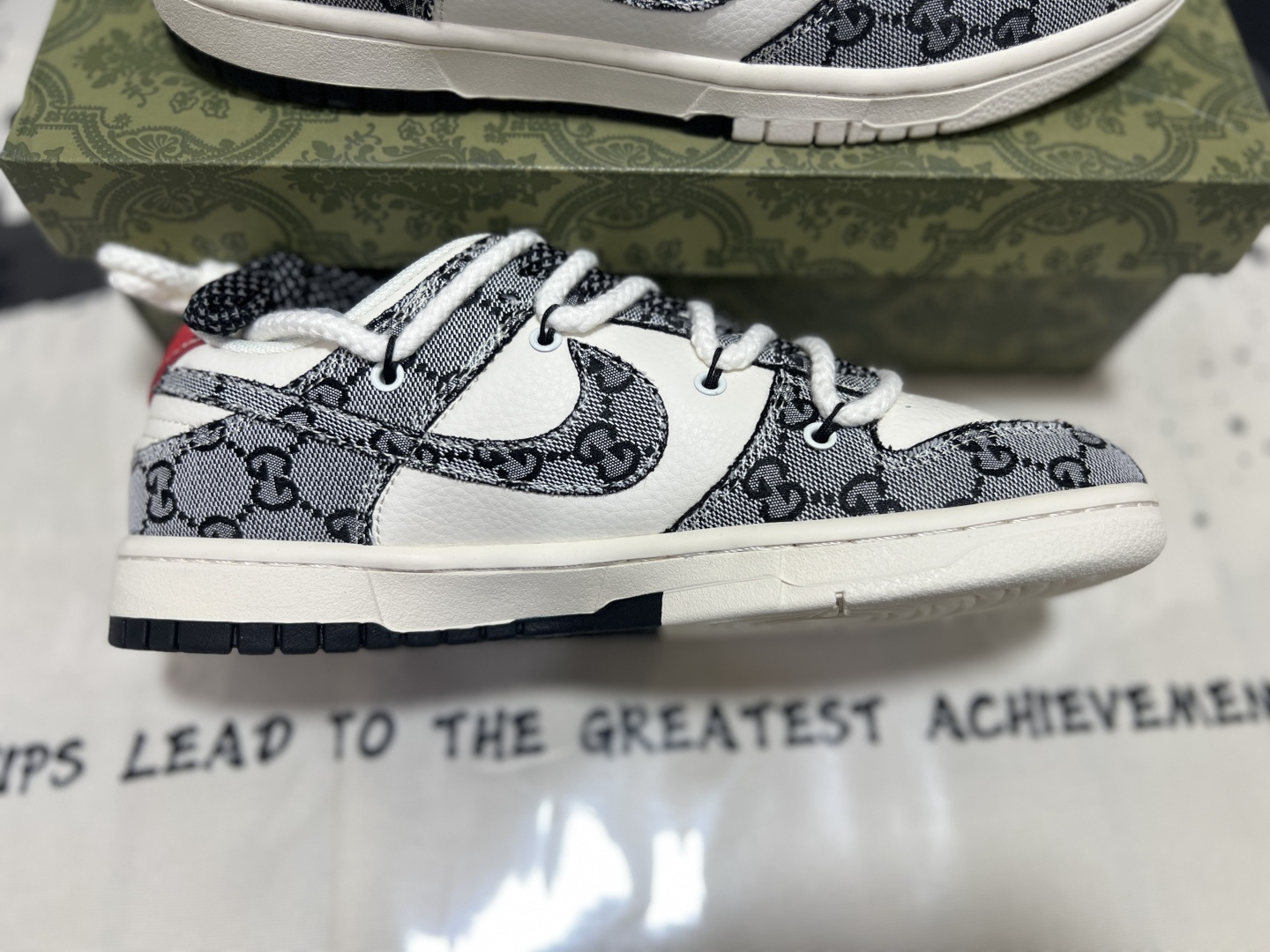 Nike SB Dunk Low Supreme – YX5066-215