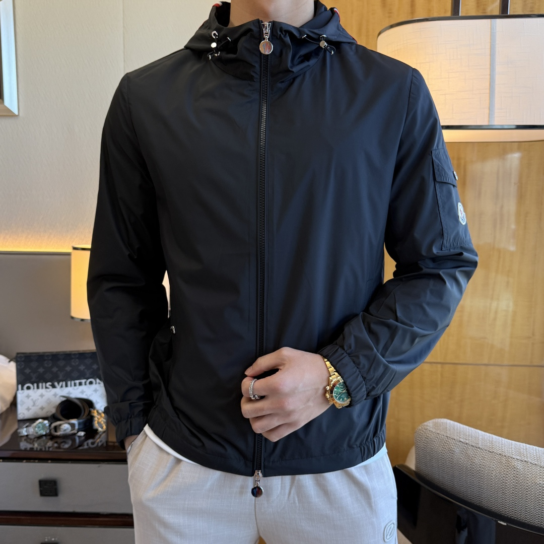 NO:116106,Covered - 2025ss Snake Year New Year Spring Jacket Jacket, customized high-quality polyester fabric!  Top-level fashion brand elements logo design, complete with three standards!  The original hardware and accessories have smooth lines and exquisite craftsmanship, excellent upper body style, comfortable fabric, windproof and warm, and casual matching are very fashionable, handsome, casual and fashionable men's must-have!  Size M-3XL (model 178/145 catties wear L), Moncler, jackets & coats, jackets & coats, alexander wang19860909蒙口 - 2025ss蛇年贺岁款春装夹克外套,定制高品质聚酯纤维面料！顶级时尚大牌元素logo设计,三标齐全！原版五金辅料,线条流畅,工艺精致,上身版型超赞,面料舒适,挡风保暖,随意搭配都非常时尚帅气休闲时尚男仕必备款哦！尺码M-3XL（模特178/145斤穿L）,,Moncler,jackets & coats,jackets & coats,alexander wang,Men's clothing