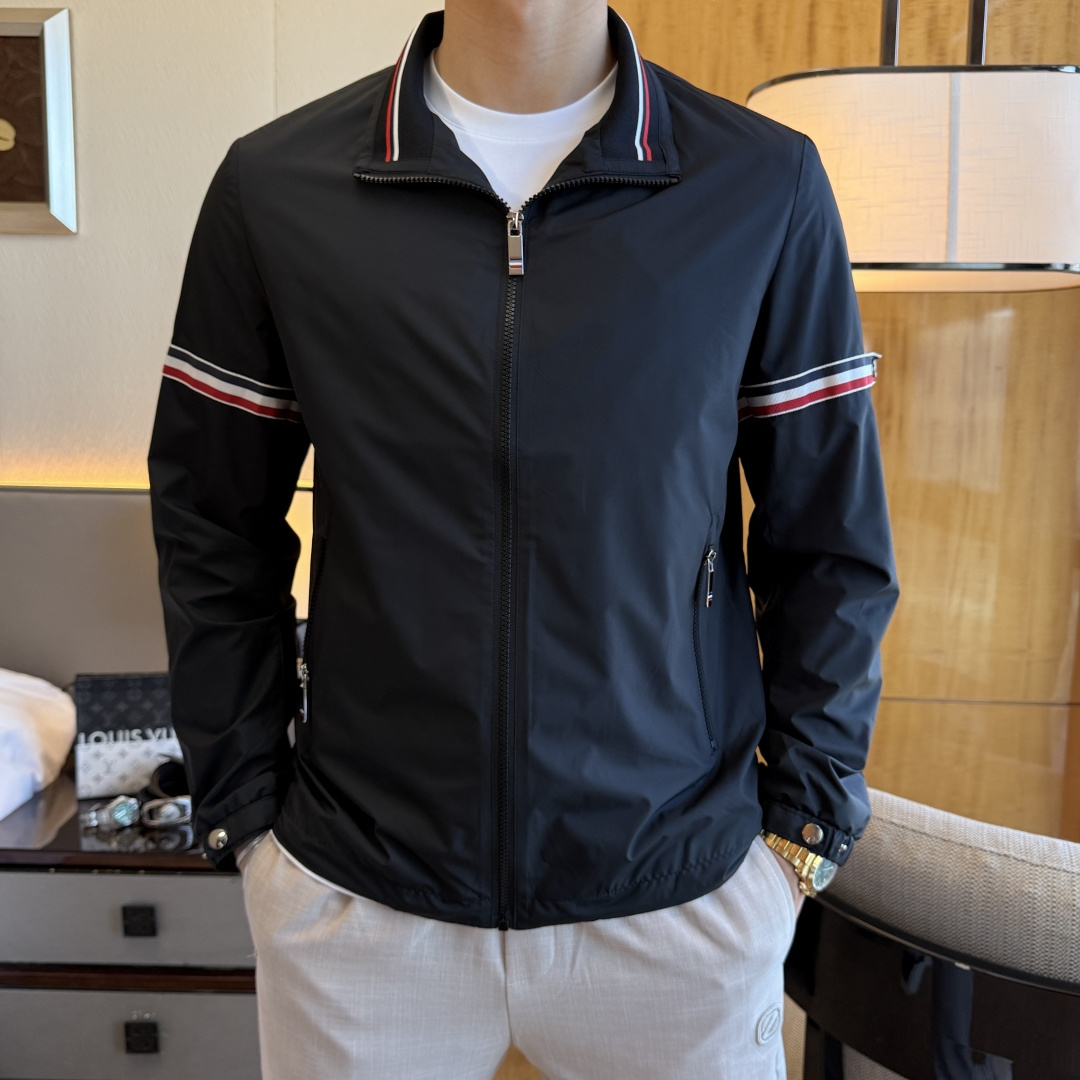 NO:116110,TB - 2025ss Snake Year New Year Spring Jacket, Customized High-quality Polyester Fabric!  Top-level fashion brand elements logo design, complete with three standards!  The original hardware and accessories have smooth lines and exquisite craftsmanship, excellent upper body style, comfortable fabric, windproof and warm, and casual matching are very fashionable, handsome, casual and fashionable men's must-have!  Size M-3XL (model 178/145 catties wear L), Jackets & coats, Jackets & coats, Alexander wang19860909TB - 2025ss蛇年贺岁款春装夹克外套,定制高品质聚酯纤维面料！顶级时尚大牌元素logo设计,三标齐全！原版五金辅料,线条流畅,工艺精致,上身版型超赞,面料舒适,挡风保暖,随意搭配都非常时尚帅气休闲时尚男仕必备款哦！尺码M-3XL（模特178/145斤穿L）,,jackets & coats,jackets & coats,alexander wang,Men's clothing