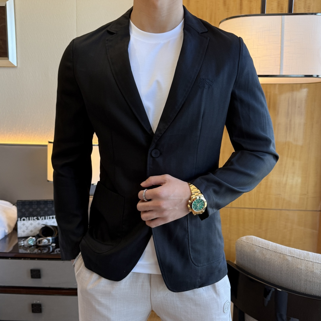 NO:116097,Burberry - 2025ss New Year Spring Fashion Spring Clothes Biggest Casual Suit Jacket The most fashionable and simple design, atmospheric and decent, highlighting exquisiteness in a casual manner. Fabric This technology customized polyester fiber fabric is not a traditional design, it looks more young and fashionable. Details are very particular. The upper body effect is a regular style but the tailoring is very special. The effect is not loose or slim. It is moderate. No matter how fat and thin you wear it, there are different styles and sizes 48-56, burberry, jackets & coats, business suit, alexander wang19860909巴宝莉 - 2025ss贺岁款春装大爆款休闲西装外套 最为时尚简约设计,大气得体,随意中凸显精致.面料 此款科技定制聚酯纤维面料, 不是传统的设计 更加显得年轻时尚 细节 非常讲究 上身效果属于常规款但是剪裁非常特别 效果并不是宽松 也不是修身 属于适中 无论胖瘦穿上身 都有不同的风格尺码48-56,,burberry,jackets & coats,business suit,alexander wang,Men's clothing