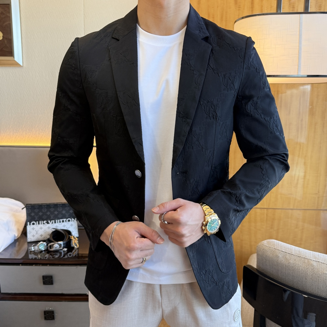 NO:116099,Dior - 2025ss New Year Spring Fashion Spring Clothes Biggest Casual Suit Jacket The most fashionable and simple design, atmospheric and decent, highlighting exquisiteness in a casual manner. Fabric This technology customized polyester fiber fabric is not a traditional design, it looks more young and fashionable. Details are very particular. The upper body effect is a regular style but the tailoring is very special. The effect is not loose or slim. It is moderate. No matter how fat and thin you wear it, there are different styles and sizes 48-56,,dior,jackets & coats,business suit,alexander wang19860909迪奥 - 2025ss贺岁款春装大爆款休闲西装外套 最为时尚简约设计,大气得体,随意中凸显精致.面料 此款科技定制聚酯纤维面料, 不是传统的设计 更加显得年轻时尚 细节 非常讲究 上身效果属于常规款但是剪裁非常特别 效果并不是宽松 也不是修身 属于适中 无论胖瘦穿上身 都有不同的风格尺码48-56,,dior,jackets & coats,business suit,alexander wang,Men's clothing