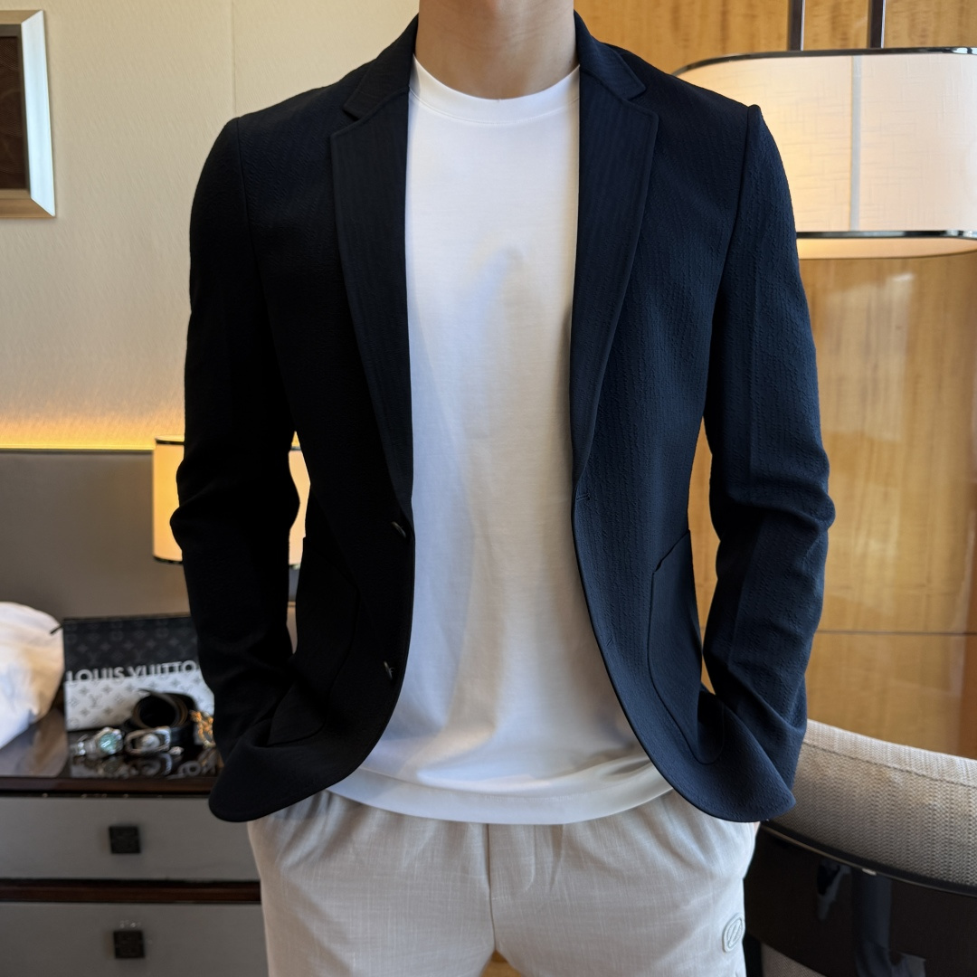 NO:117589,Jenya - 2025ss New Year Spring Fashion Spring Clothes Biggest Casual Suit Jacket The most fashionable and simple design, atmospheric and decent, highlighting exquisiteness in a casual manner. Fabric This technology customized polyester fiber fabric is not a traditional design, it looks more young and fashionable. Details are very particular. The upper body effect is a regular style but the tailoring is very special. The effect is not loose or slim. It is moderate. No matter how fat and thin you wear it, there are different styles and sizes 48-56, zegna, jackets & coats, business suit, alexander wang19860909杰尼娅 - 2025ss贺岁款春装大爆款休闲西装外套 最为时尚简约设计,大气得体,随意中凸显精致.面料 此款科技定制聚酯纤维面料, 不是传统的设计 更加显得年轻时尚 细节 非常讲究 上身效果属于常规款但是剪裁非常特别 效果并不是宽松 也不是修身 属于适中 无论胖瘦穿上身 都有不同的风格尺码48-56,,zegna,jackets & coats,business suit,alexander wang,Men's clothing