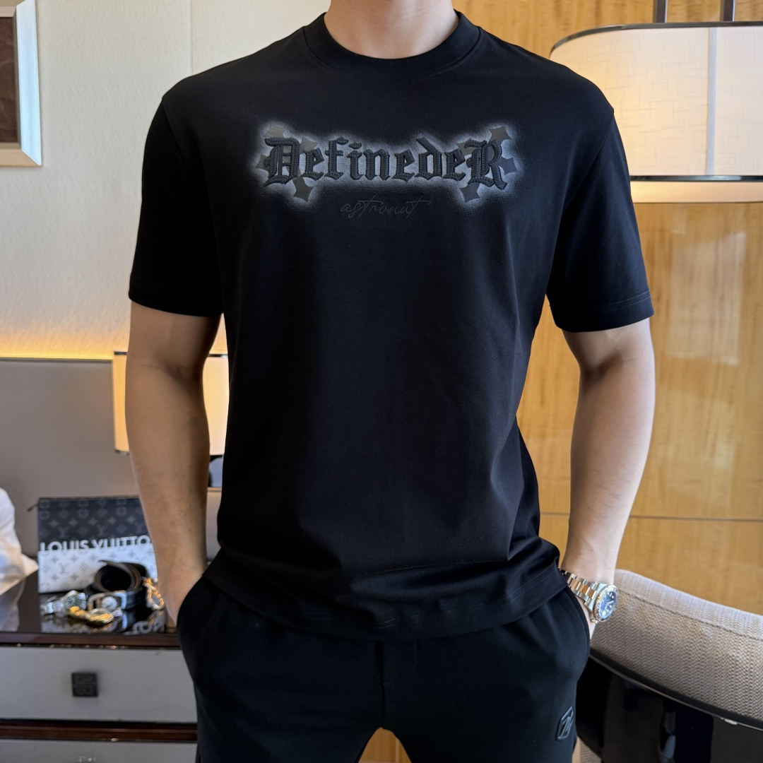 NO:116121,Croxin-2025ss Snake Year New Year Spring and Summer Boutique Short-sleeved T-shirts Synchronized by the official website High-end quality Customized top-grade long-length cotton fabrics, 1:1 made by top-tier manufacturers, fashionable and heavy craftsmanship logo design, soft and delicate touch, skin-friendly and comfortable to wear, versatile and casual, the upper body is very good, handsome, a must-have for trendy men Size M-3XL Maximum wearable 190 pounds!  ,,chrome hearts,T-shirt,tees,t-shirt,alexander wang19860909克罗芯- 2025ss蛇年贺岁款春夏精品短袖T恤 官网同步 高端品质 定制顶级长绒棉面料,顶级大厂1:1制作,时尚大牌重工艺logo设计,手感柔软细腻 穿着亲肤舒适 百搭休闲 上身非常赞 帅气 潮男必备品 尺码M-3XL 最大可穿190斤！,,chrome hearts,T-shirt,tees，t-shirt,alexander wang,Men's clothing