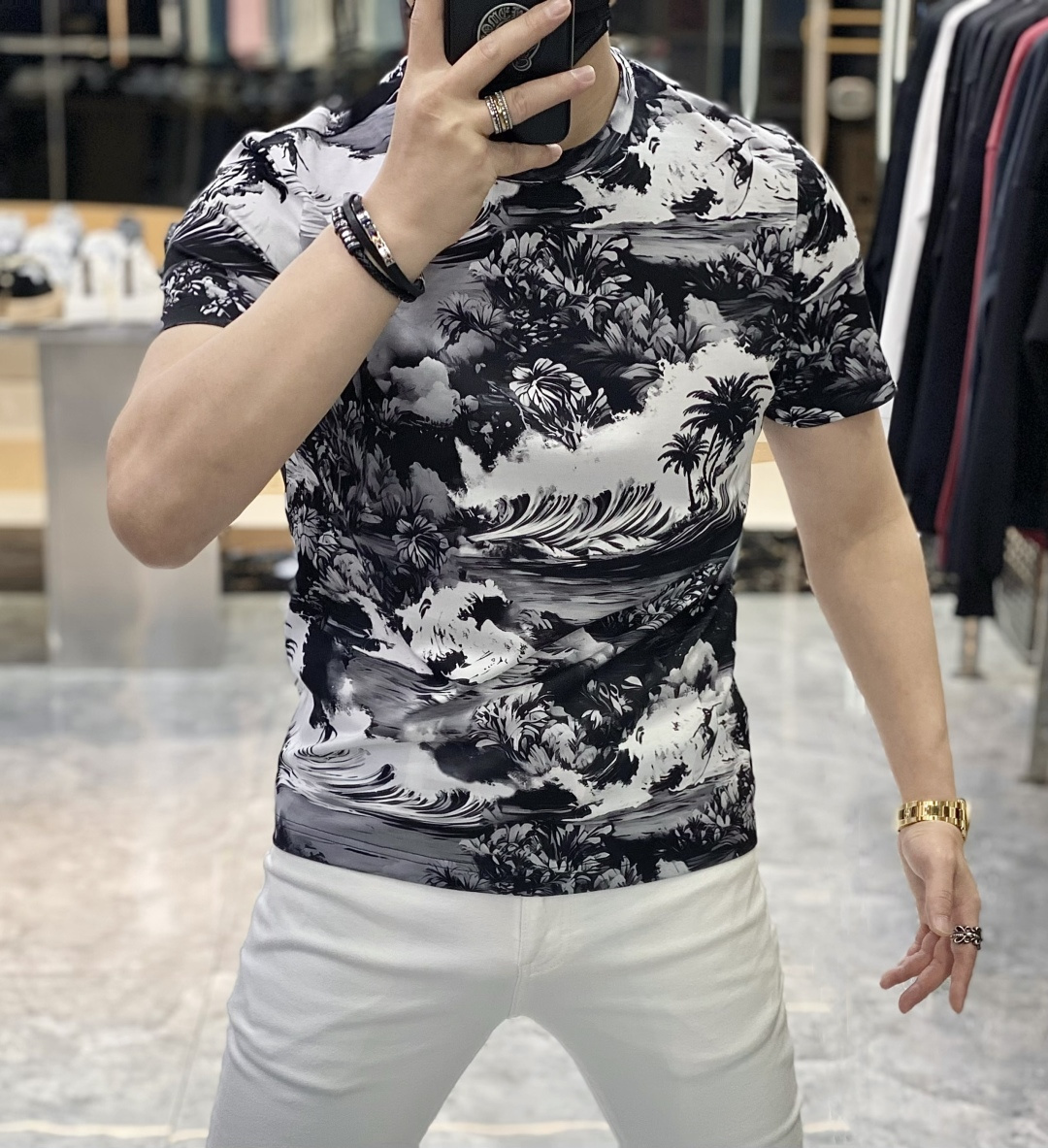 NO:438215,DG - 2025ss Snake Year New Year Spring and Summer Boutique 5D Printed Short-Sleeve T-shirt Official Website Synchronization High-end Quality Customized Top Double Mercerated Cotton Fabric, Top Large Factory 1:1 Production, Fashion Brand Heavy Crafts Logo Design, Soft and Delicate Hands, Comfortable Skin-friendly and Casual, Excellent Top Body, Handsome, Beautiful, T-shirt, Alexander Wang19860909DG - 2025ss蛇年贺岁款春夏精品5D印花短袖T恤 官网同步 高端品质 定制顶级双丝光棉面料,顶级大厂1:1制作,时尚大牌重工艺logo设计,手感柔软细腻 穿着亲肤舒适 百搭休闲 上身非常赞 帅气 潮男必备品 尺码M-3XL(模特175/145斤穿L),,T-shirt,tees，t-shirt,alexander wang,Men's clothing