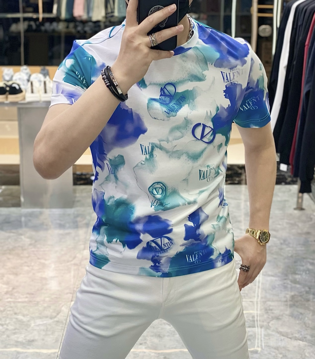 NO:438218,Valentino - 2025ss Snake Year New Year Spring and Summer Boutique 5D Printed Short-Sleeve T-shirt Official Website Synchronization High-end Quality Customized Top Double Mercerated Cotton Fabric, Top Factory 1:1 Production, Fashion Brand Heavy Crafts Logo Design, Soft and Delicate Hands, Comfortable Skin-friendly and Casual, Very Good Body, Handsome, Handsome, Handsome, Handsome, Handsome, Handsome, Handsome, Handsome, Handsome, Handsome, Handsome, Handsome, Handsome, Handsome, Handsome, Handsome, Handsome, Handsome, Handsome, Handsome, Handsome, Handsome, Handsome, Handsome, Handsome, Handsome, Handsome, Handsome, Handsome, Handsome, Handsome, Handsome, Handsome, Handsome, Handsome, Handsome, Handsome, Handsome, Handsome, Handsome, Handsome, Handsome, Handsome, Handsome, Handsome, Handsome, Handsome, Handsome, Handsome, Handsome, Handsome, Handsome, Handsome, Handsome, Handsome, Handsome, Handsome, Handsome, Handsome, Handsome, Handsome, Handsome, Handsome, Handsome, Handsome, Handsome, Handsome, Handsome, Handsome, Handsome, Handsome, Handsome, Handsome, Handsome, Handsome, Handsome, Handsome, Handsome, Handsome, Handsome, Handsome, Handsome, Handsome, Handsome, Handsome, Handsome, Handsome, Handsome, Handsome, Handsome, Handsome, Handsome, Handsome, Handsome, Handsome, Handsome, Handsome, Handsome, Handsome,19860909华伦天奴 - 2025ss蛇年贺岁款春夏精品5D印花短袖T恤 官网同步 高端品质 定制顶级双丝光棉面料,顶级大厂1:1制作,时尚大牌重工艺logo设计,手感柔软细腻 穿着亲肤舒适 百搭休闲 上身非常赞 帅气 潮男必备品 尺码M-3XL(模特175/145斤穿L),,valentino,T-shirt,tees，t-shirt,alexander wang,Men's clothing