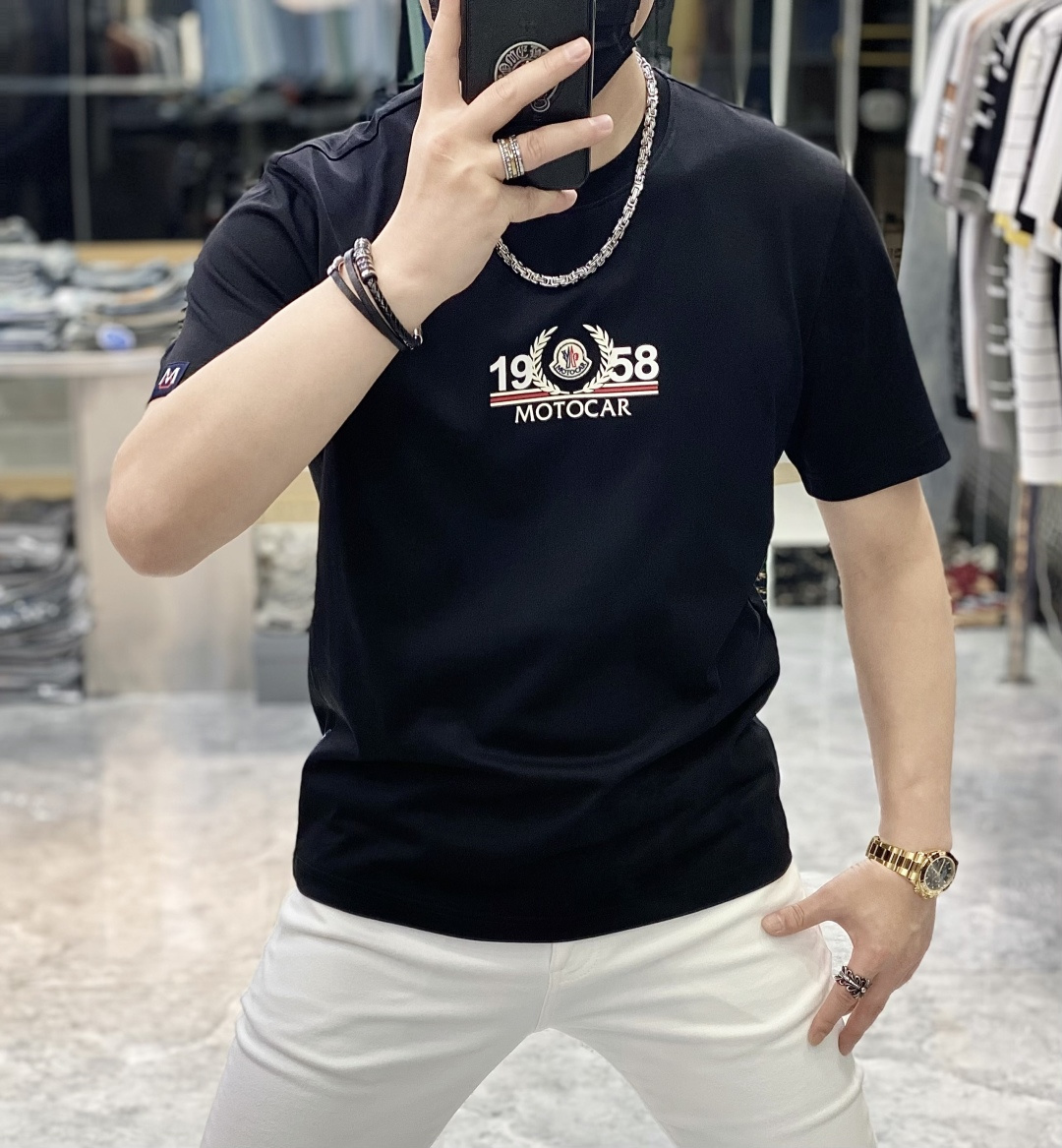 NO:438231,The 2025ss Snake Year New Year Spring and Summer Boutique Short-sleeved T-shirts Synchronized by the official website High-end quality Customized top mercerized cotton fabrics, 1:1 made by top manufacturers, fashionable and heavy craftsmanship logo design, soft and delicate touch, skin-friendly and comfortable to wear, versatile and casual, the upper body is very good, handsome, a must-have for trendy men Size M-3XL Maximum wearable pounds!  ,Moncler,T-shirt,tees,t-shirt,alexander wang19860909蒙口 - 2025ss蛇年贺岁款春夏精品短袖T恤 官网同步 高端品质 定制顶级丝光棉面料,顶级大厂1:1制作,时尚大牌重工艺logo设计,手感柔软细腻 穿着亲肤舒适 百搭休闲 上身非常赞 帅气 潮男必备品 尺码M-3XL 最大可穿斤！,,Moncler,T-shirt,tees，t-shirt,alexander wang,Men's clothing