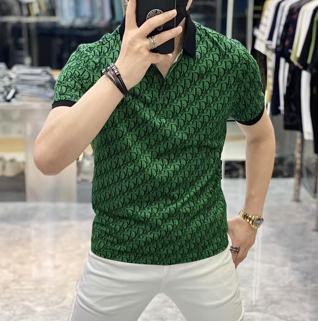 NO:438199,Dior - 2025ss Snake Spring and Summer New Polo Collar Short Sleeve Series. Selected high-quality double mercerated cotton fabric, fashionable brand element logo design, excellent upper body style, delicate, comfortable and breathable fabric, super beautiful and stylish men's must-have style!  Size M-3XL (model 178/145 catties upper body L size), dior, T-shirt, alexander wang19860909迪奥- 2025ss蛇年春夏新款polo领短袖系列.精选优质双丝光棉面料,时尚大牌元素logo设计,上身版型超赞,面料细腻舒适透气,随意搭配都超级好看时尚型男必备款哦！尺码M-3XL (模特178/145斤上身L码),,dior,T-shirt,alexander wang,Men's clothing