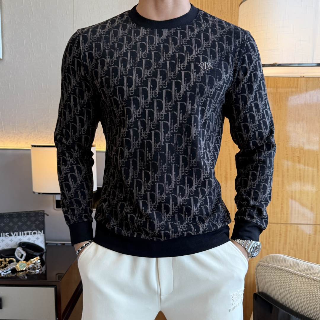 NO:523114,Dior - 2025ss autumn and winter counter hit sweatshirt T-shirt, using customized European cotton fabric, top-class big-name element craft design, soft, delicate, comfortable and warm, made with multiple craftsmanship, basic base shirts are indispensable for men's wardrobe. They can be matched with various clothing anytime and anywhere to meet your daily life needs. The clothes design is simple but not simple. Dear, hurry up and buy it. Standard version size M-3XL is up to 190 pounds!  ,dior,hoodie,sweatshirts,tees,t-shirt,alexander wang19860909迪奥 - 2025ss秋冬季专柜大爆款卫衣T恤,采用定制欧棉面料 顶级大牌元素工艺设计,柔软细腻舒适保暖,多重工艺制作,男人的衣柜都少不了基础打底衫 随时随地都可以拿来搭配各种服饰 满足您日常生活需求 ,衣服设计简约而不简单 , 亲们赶紧入手 标准版型 尺码M-3XL最大穿190斤！,,dior,hoodie,sweatshirts,tees，t-shirt,alexander wang,Men's clothing